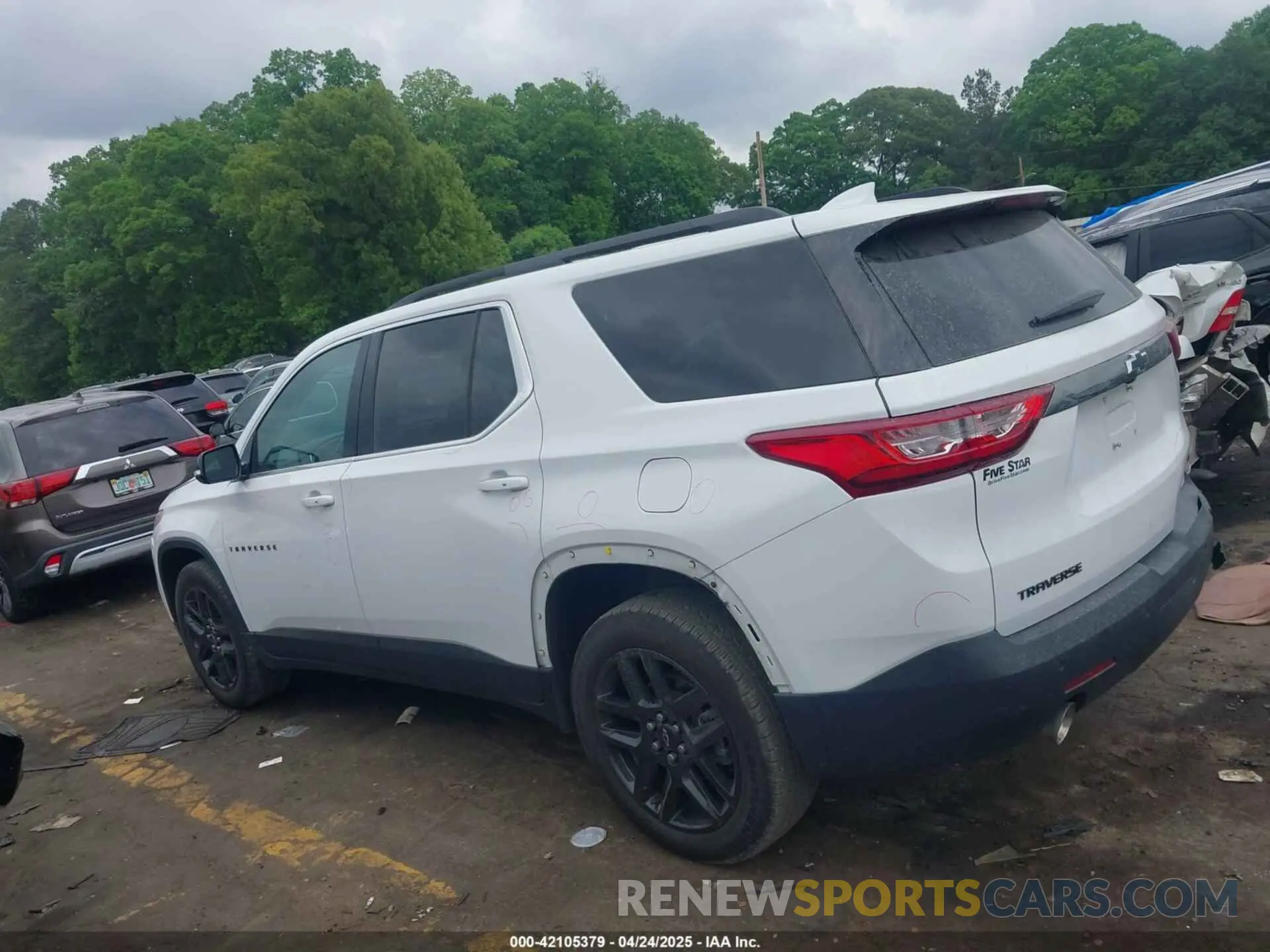 14 Photograph of a damaged car 1GNERGKW0LJ323959 CHEVROLET TRAVERSE 2020