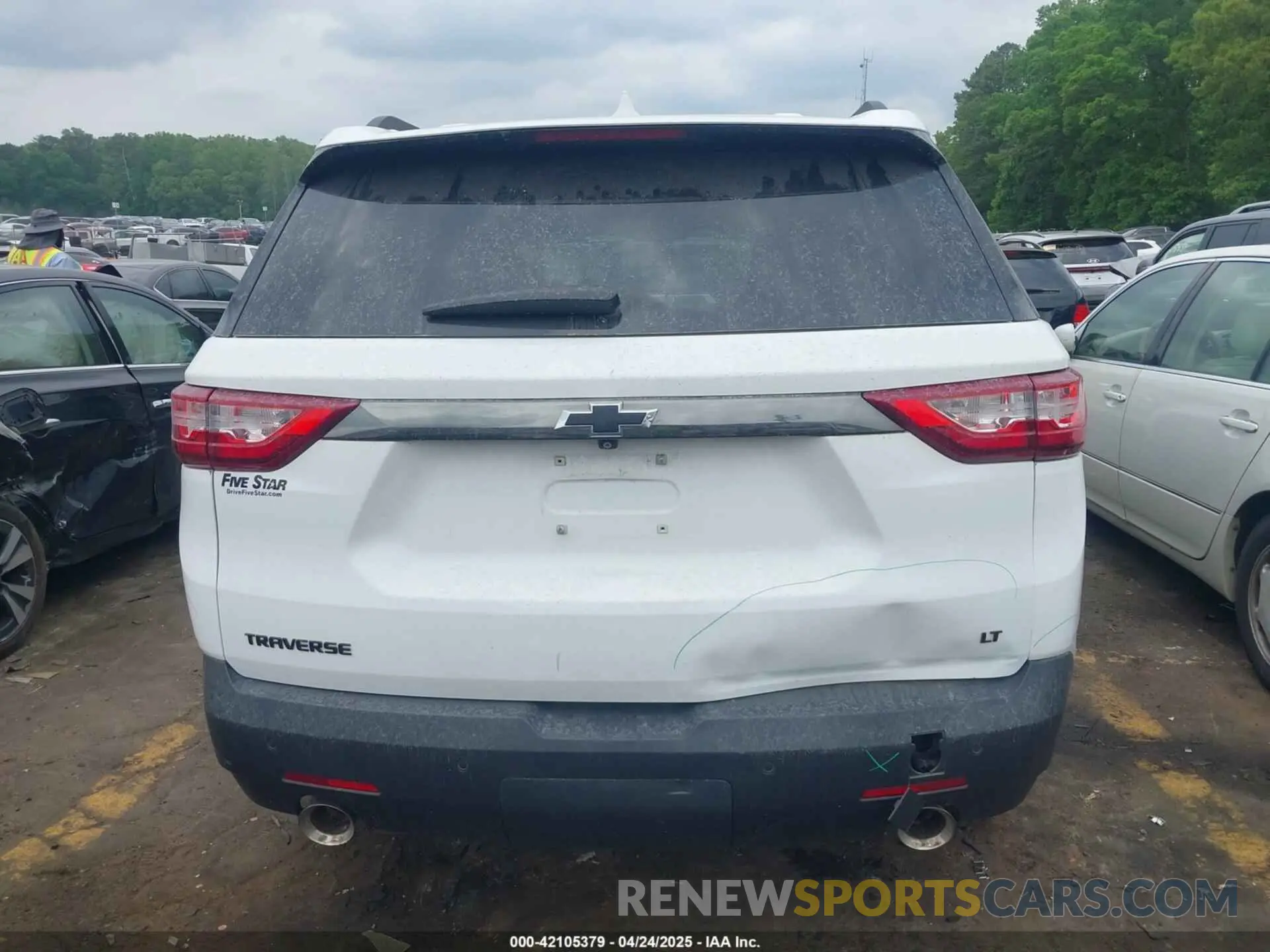 16 Photograph of a damaged car 1GNERGKW0LJ323959 CHEVROLET TRAVERSE 2020
