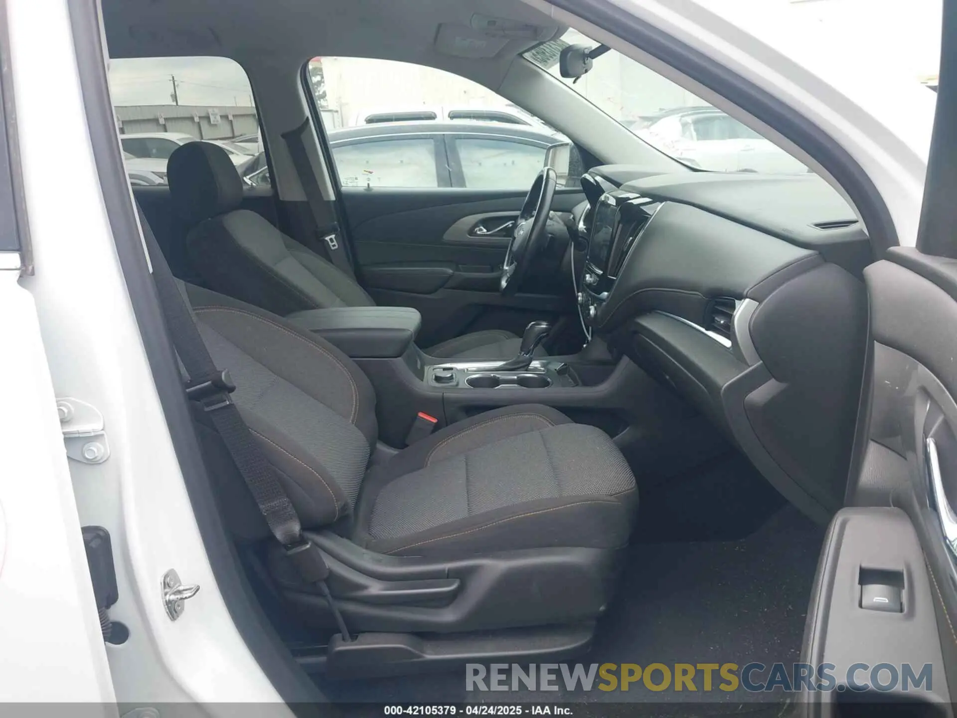 5 Photograph of a damaged car 1GNERGKW0LJ323959 CHEVROLET TRAVERSE 2020