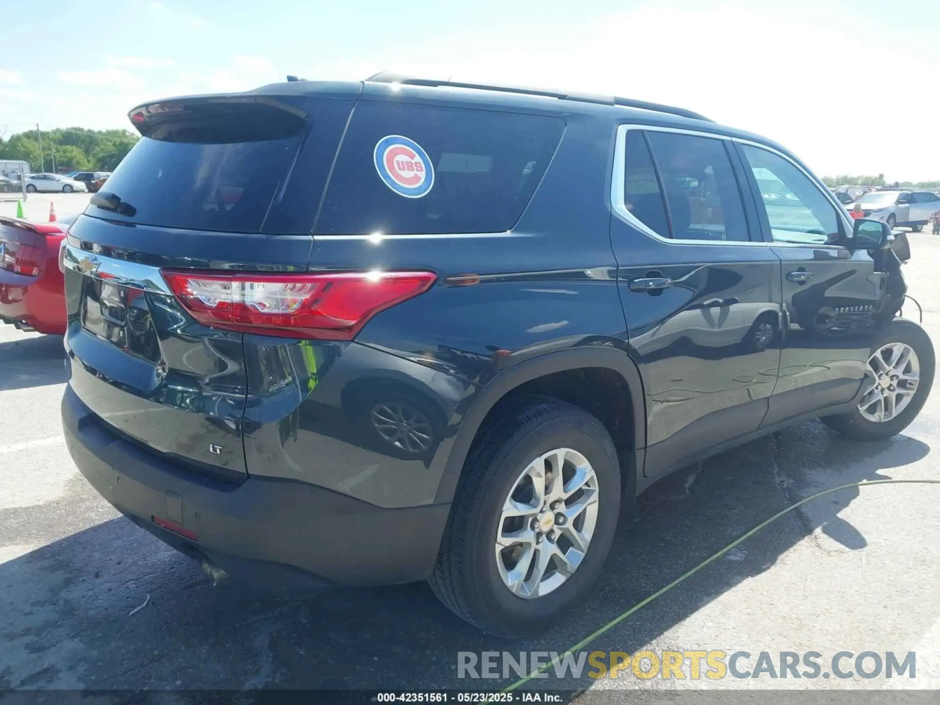 4 Photograph of a damaged car 1GNERGKW1LJ111250 CHEVROLET TRAVERSE 2020