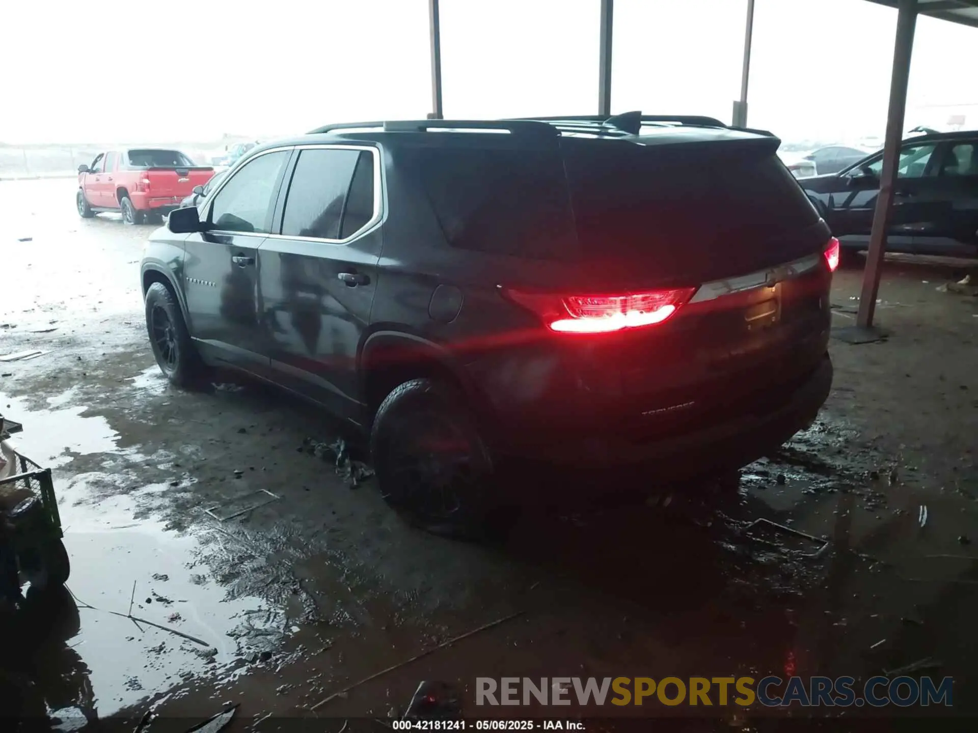 3 Photograph of a damaged car 1GNERGKW1LJ206682 CHEVROLET TRAVERSE 2020