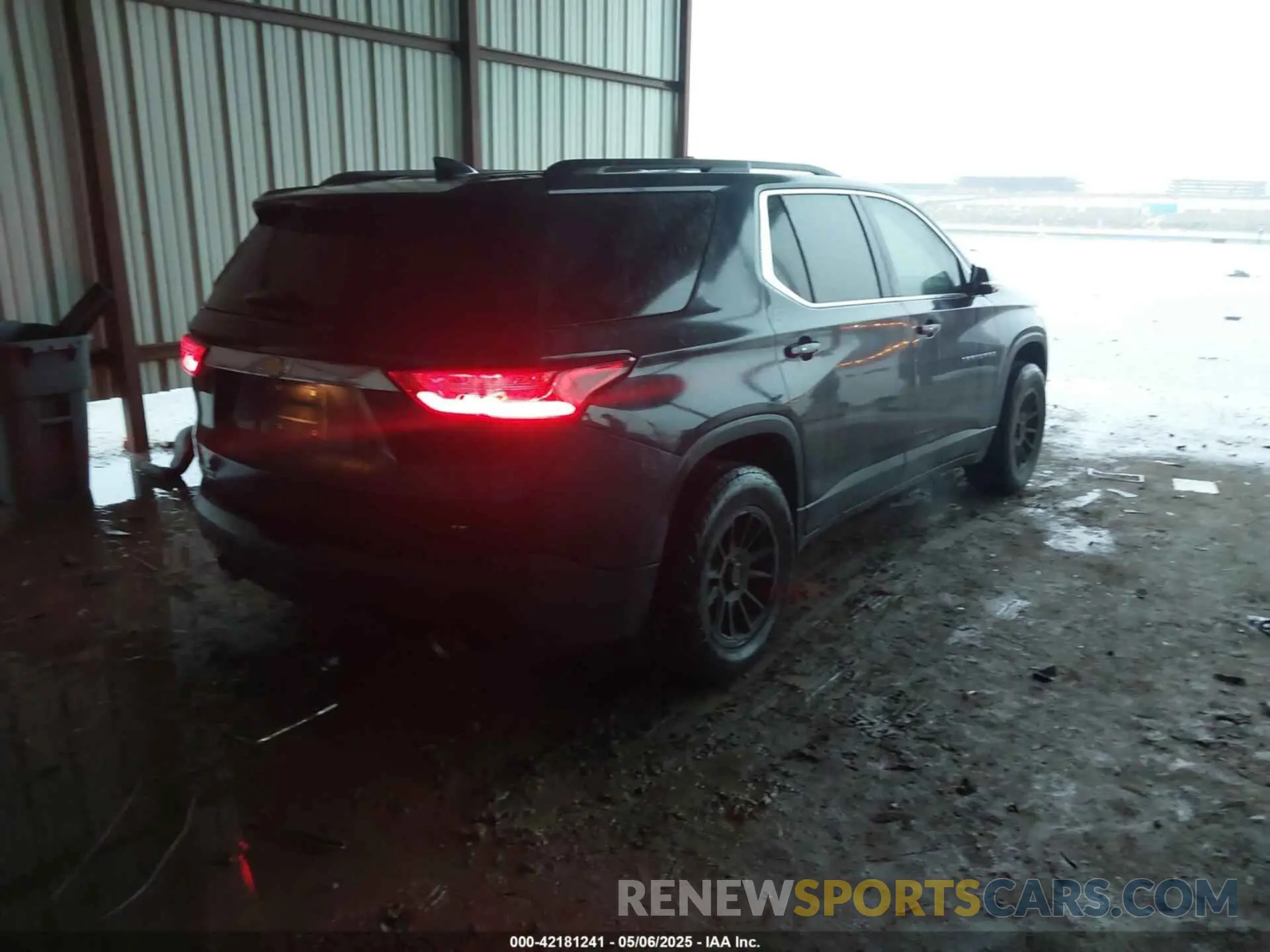 4 Photograph of a damaged car 1GNERGKW1LJ206682 CHEVROLET TRAVERSE 2020