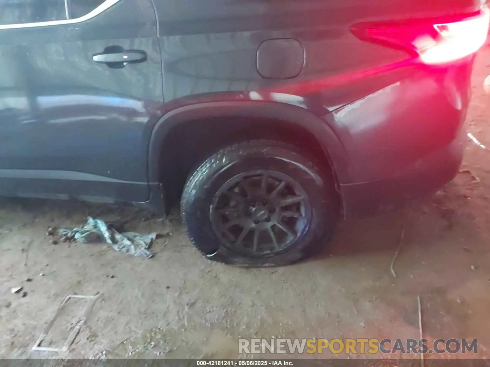 6 Photograph of a damaged car 1GNERGKW1LJ206682 CHEVROLET TRAVERSE 2020