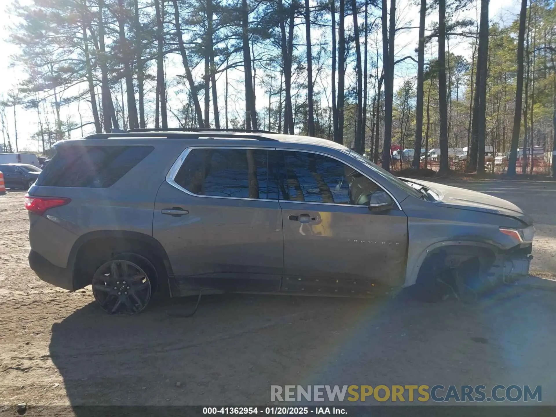 13 Photograph of a damaged car 1GNERGKW1LJ247460 CHEVROLET TRAVERSE 2020