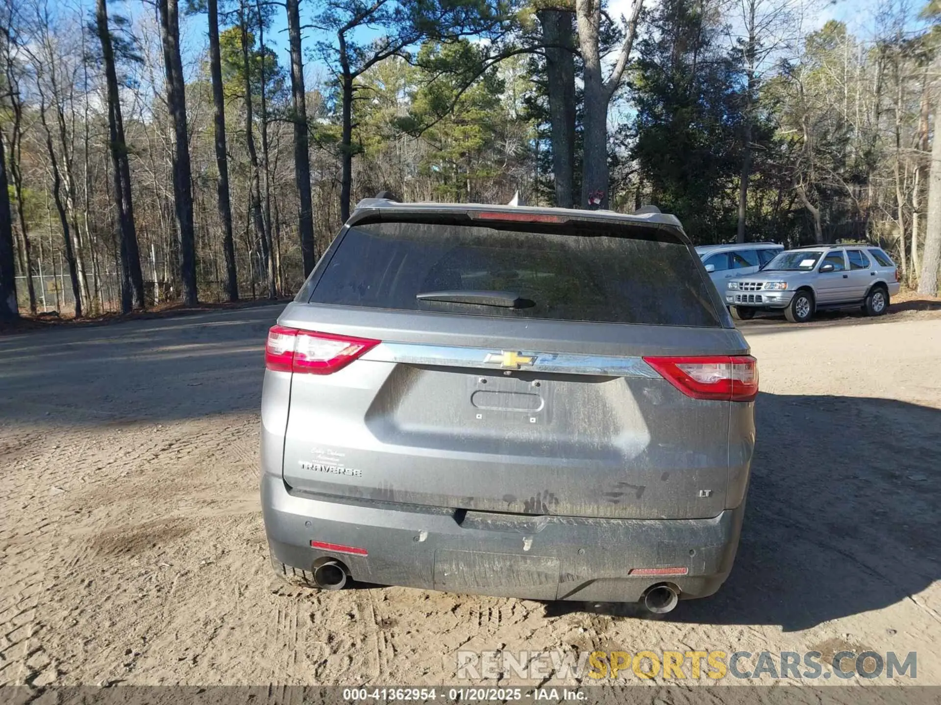 16 Photograph of a damaged car 1GNERGKW1LJ247460 CHEVROLET TRAVERSE 2020
