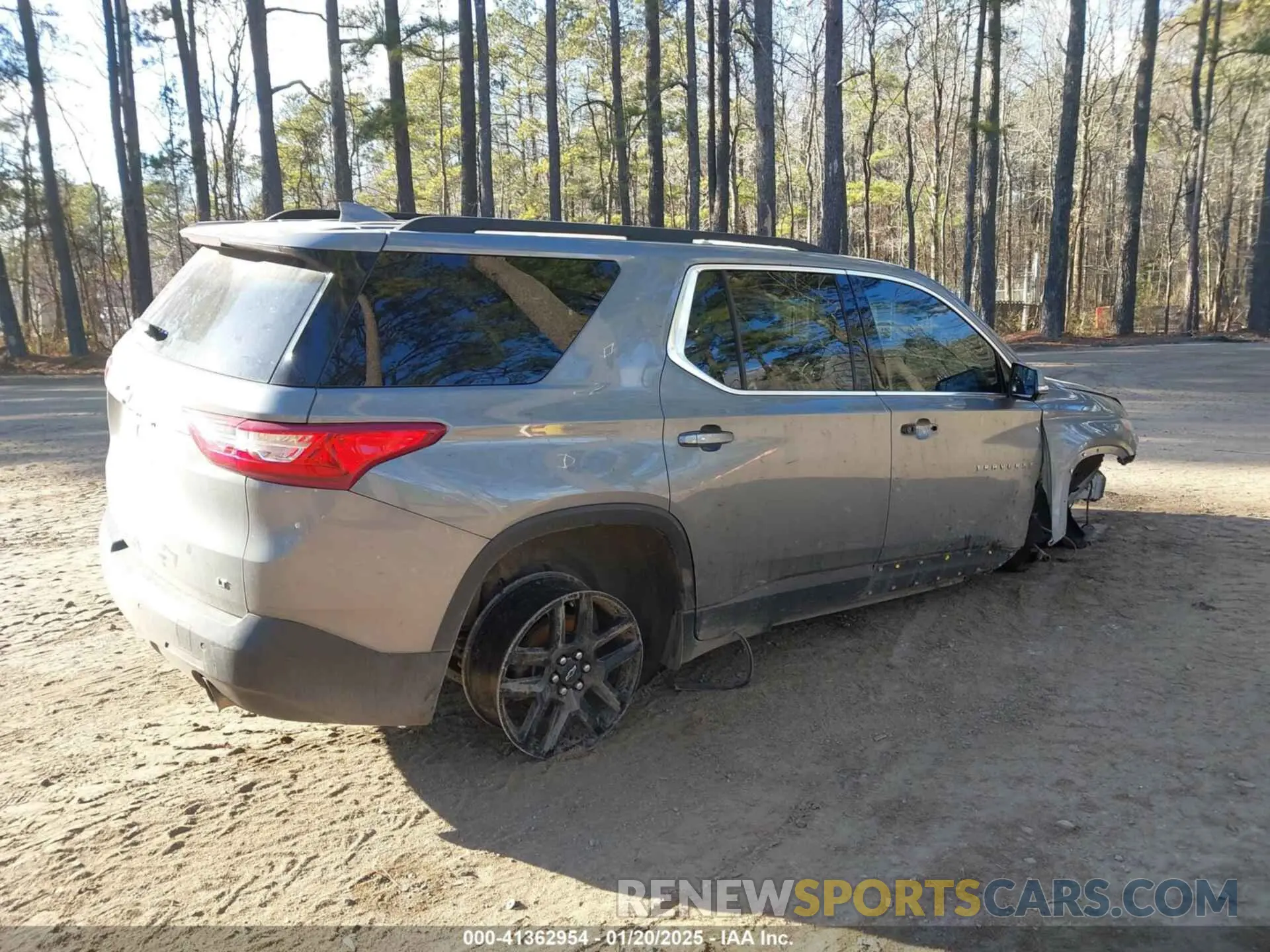 4 Photograph of a damaged car 1GNERGKW1LJ247460 CHEVROLET TRAVERSE 2020