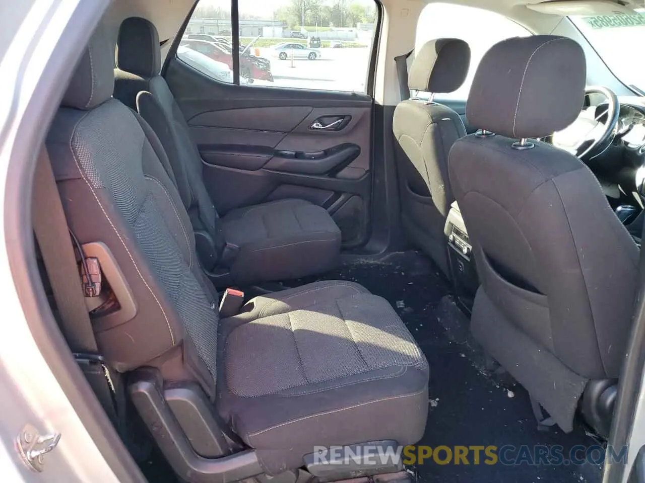 11 Photograph of a damaged car 1GNERGKW1LJ304157 CHEVROLET TRAVERSE 2020