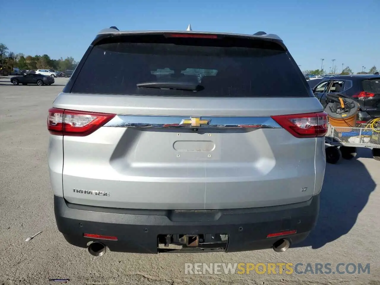 6 Photograph of a damaged car 1GNERGKW1LJ304157 CHEVROLET TRAVERSE 2020