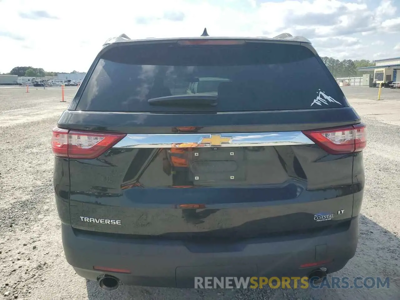 6 Photograph of a damaged car 1GNERGKW1LJ318351 CHEVROLET TRAVERSE 2020