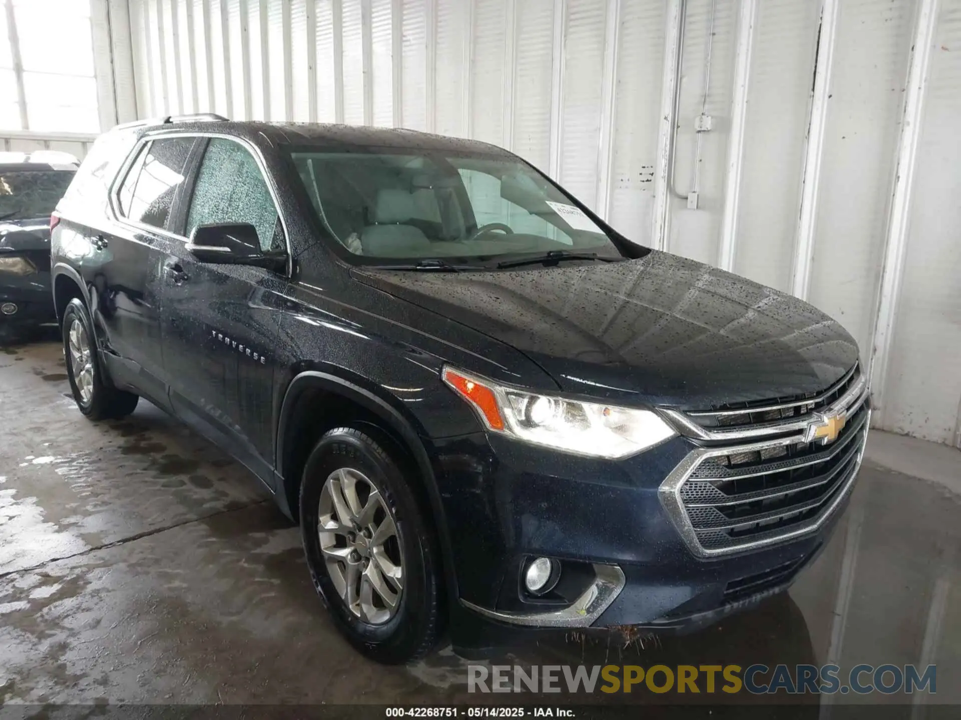 1 Photograph of a damaged car 1GNERGKW2LJ132057 CHEVROLET TRAVERSE 2020
