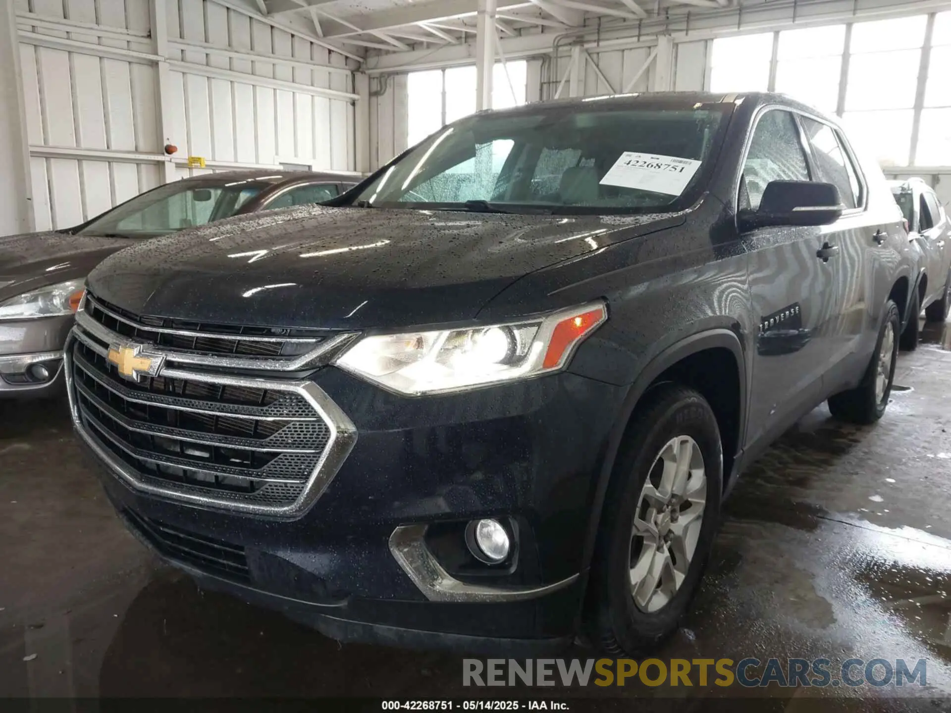 2 Photograph of a damaged car 1GNERGKW2LJ132057 CHEVROLET TRAVERSE 2020