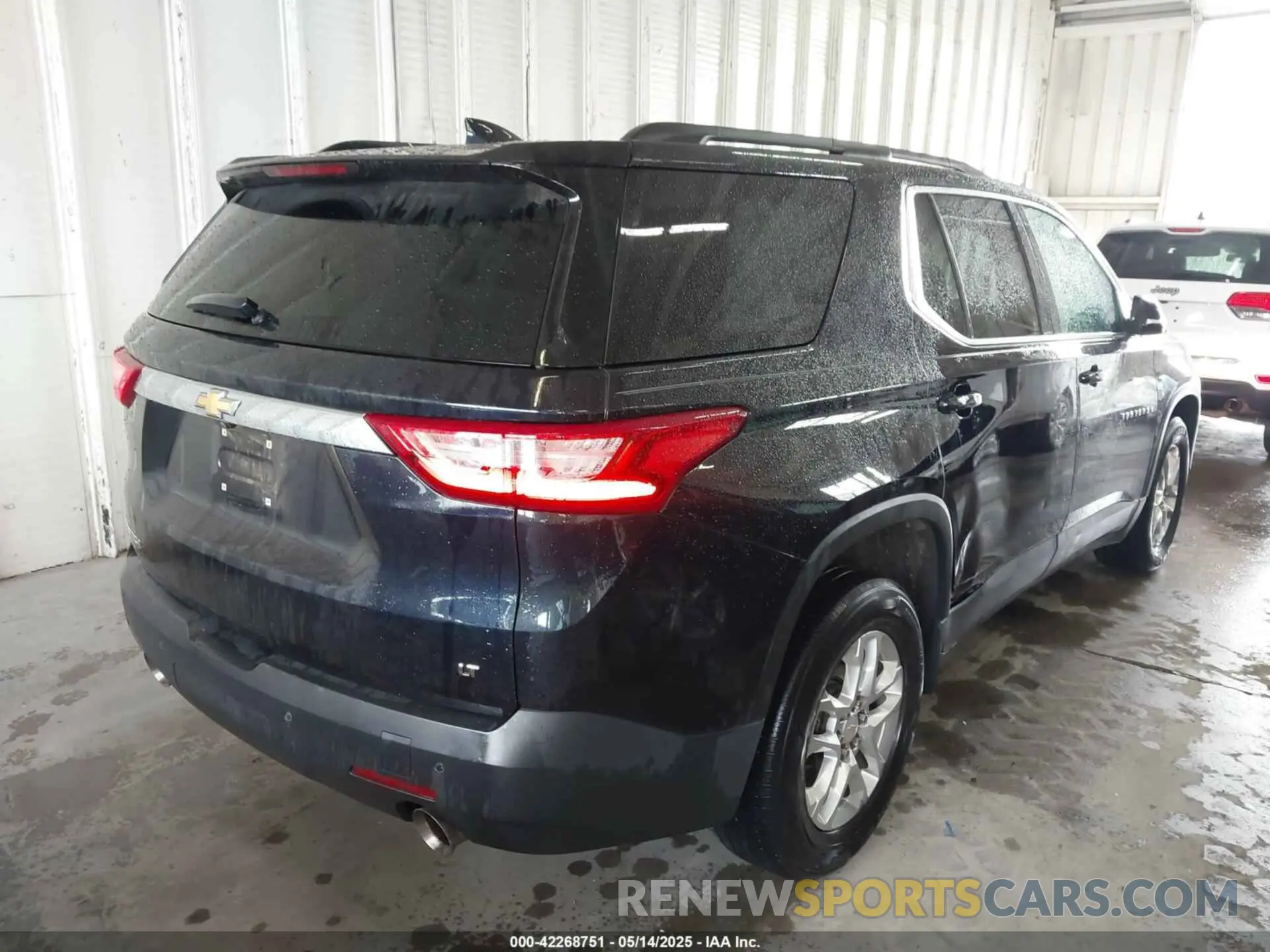 4 Photograph of a damaged car 1GNERGKW2LJ132057 CHEVROLET TRAVERSE 2020