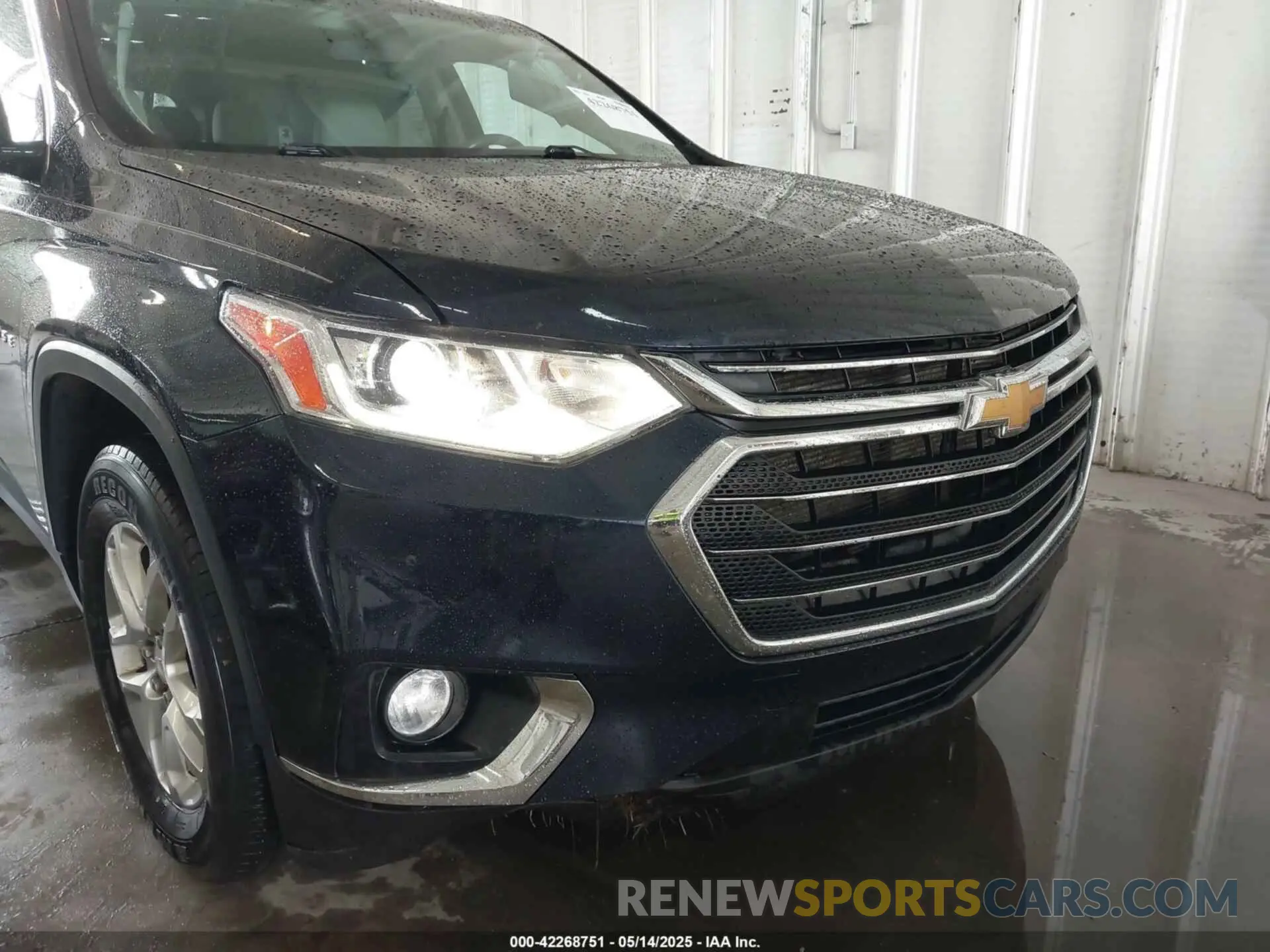 6 Photograph of a damaged car 1GNERGKW2LJ132057 CHEVROLET TRAVERSE 2020