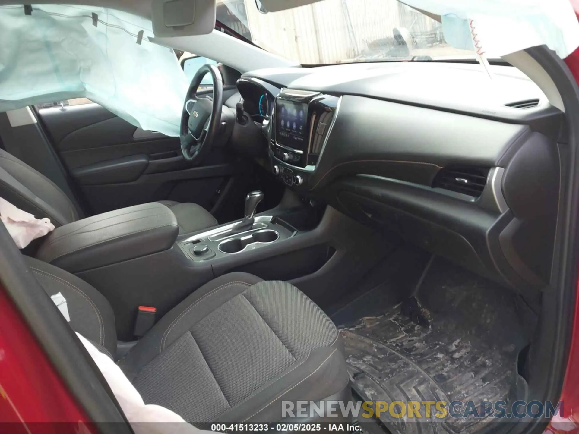 5 Photograph of a damaged car 1GNERGKW2LJ146153 CHEVROLET TRAVERSE 2020