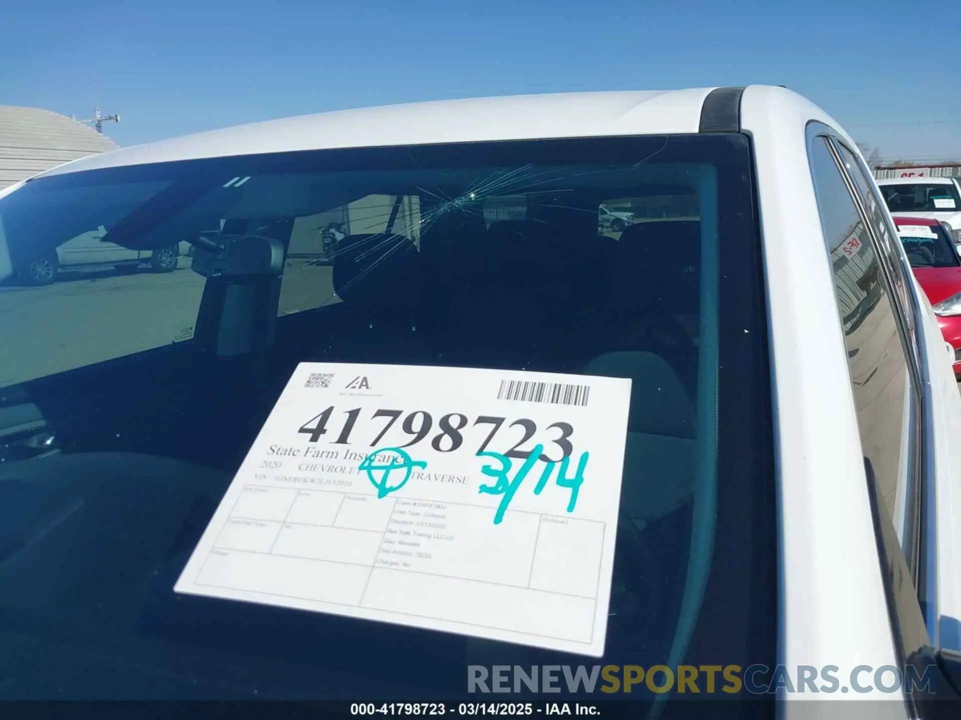 17 Photograph of a damaged car 1GNERGKW2LJ152910 CHEVROLET TRAVERSE 2020