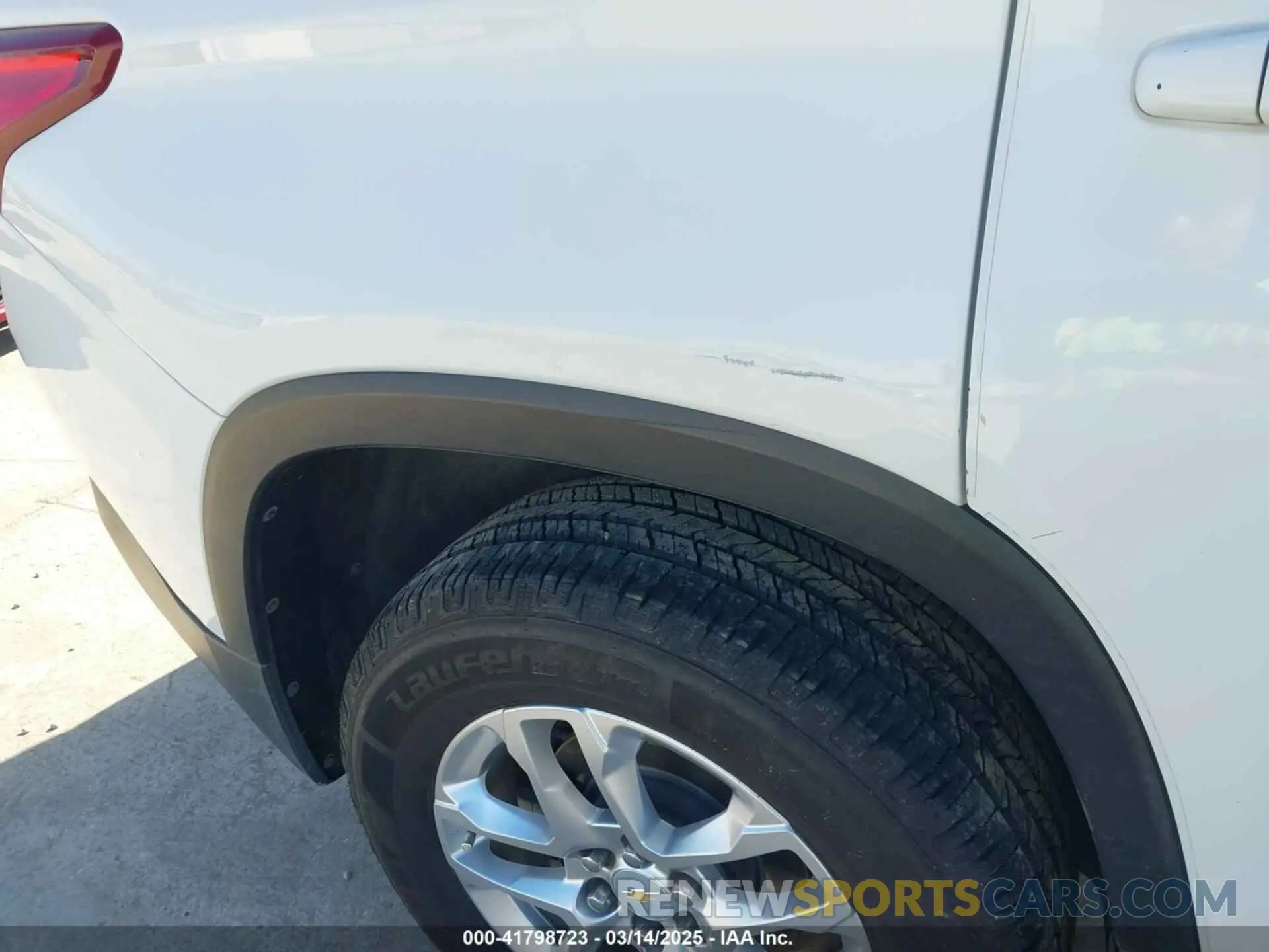 19 Photograph of a damaged car 1GNERGKW2LJ152910 CHEVROLET TRAVERSE 2020