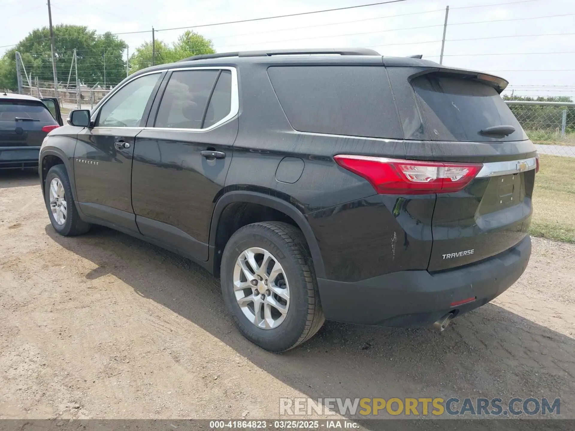 3 Photograph of a damaged car 1GNERGKW2LJ174518 CHEVROLET TRAVERSE 2020