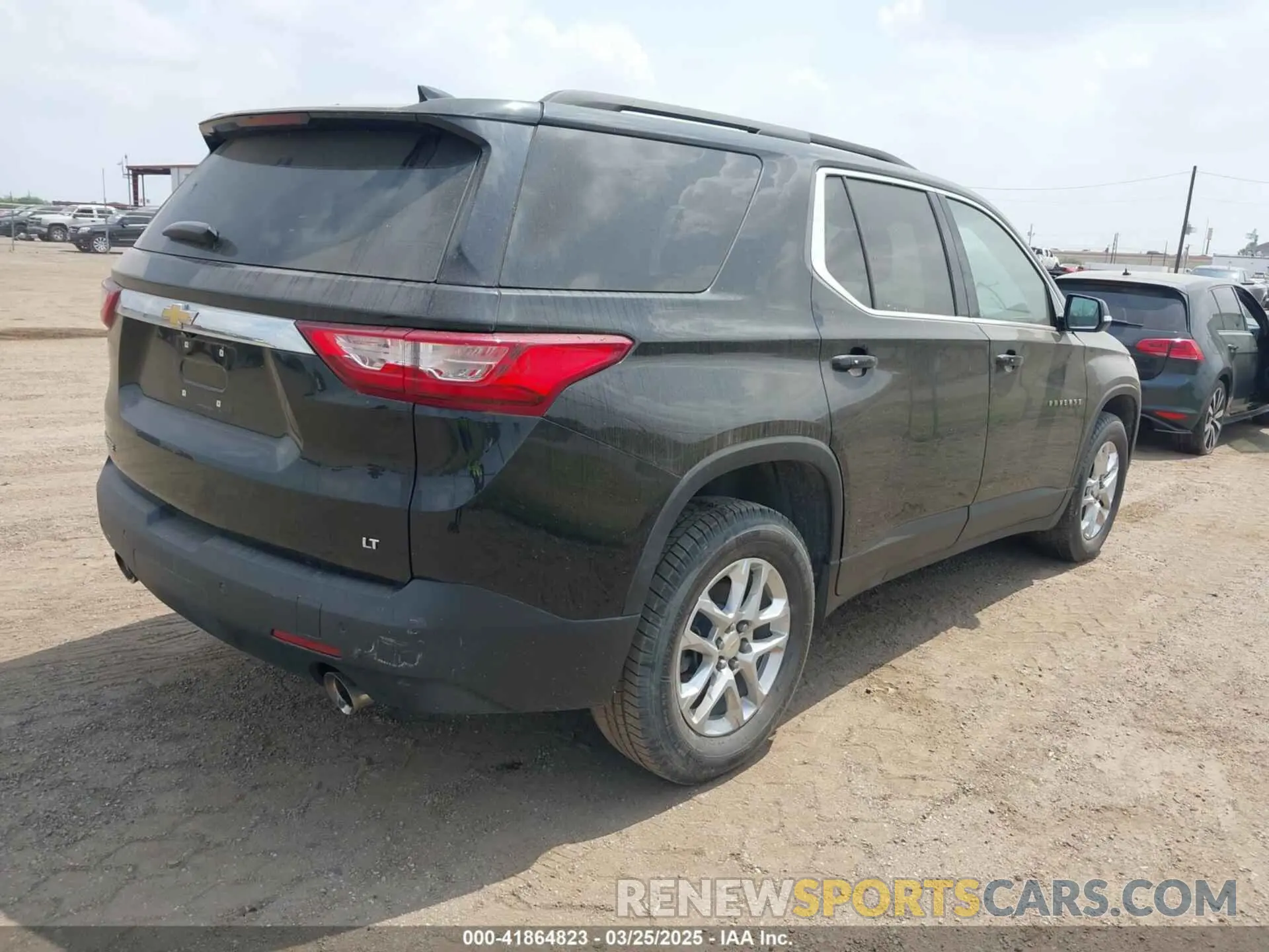 4 Photograph of a damaged car 1GNERGKW2LJ174518 CHEVROLET TRAVERSE 2020