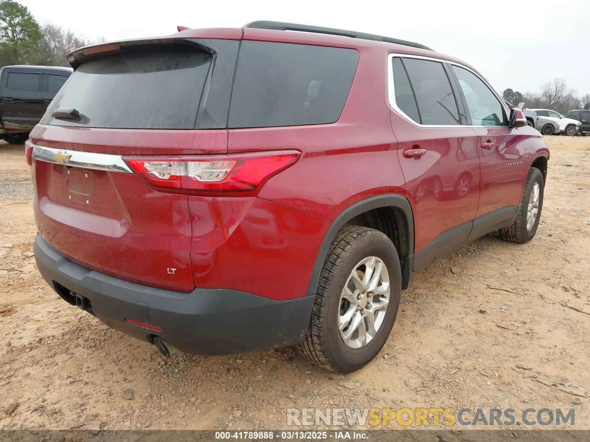 4 Photograph of a damaged car 1GNERGKW2LJ197166 CHEVROLET TRAVERSE 2020