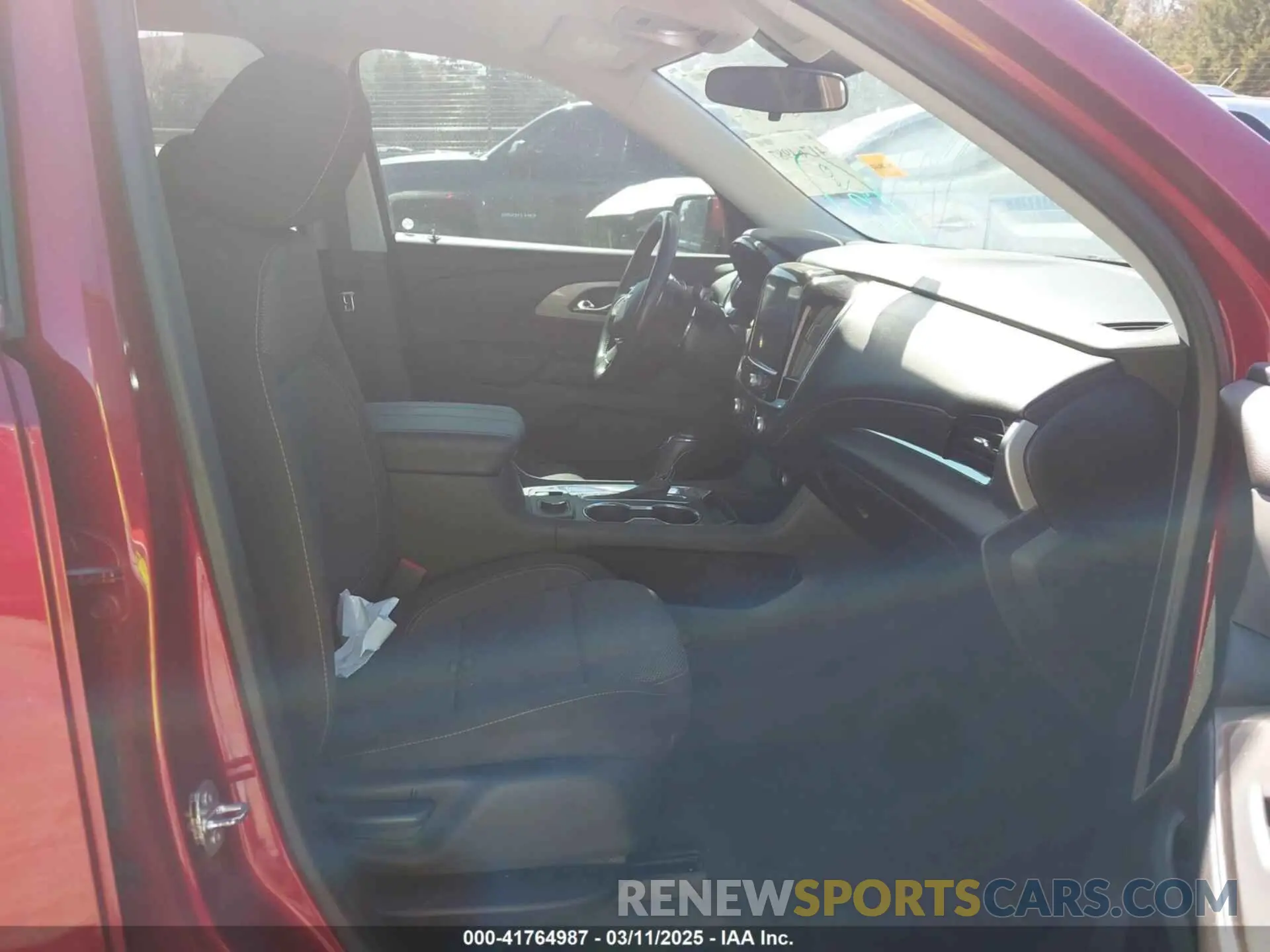 5 Photograph of a damaged car 1GNERGKW2LJ210773 CHEVROLET TRAVERSE 2020