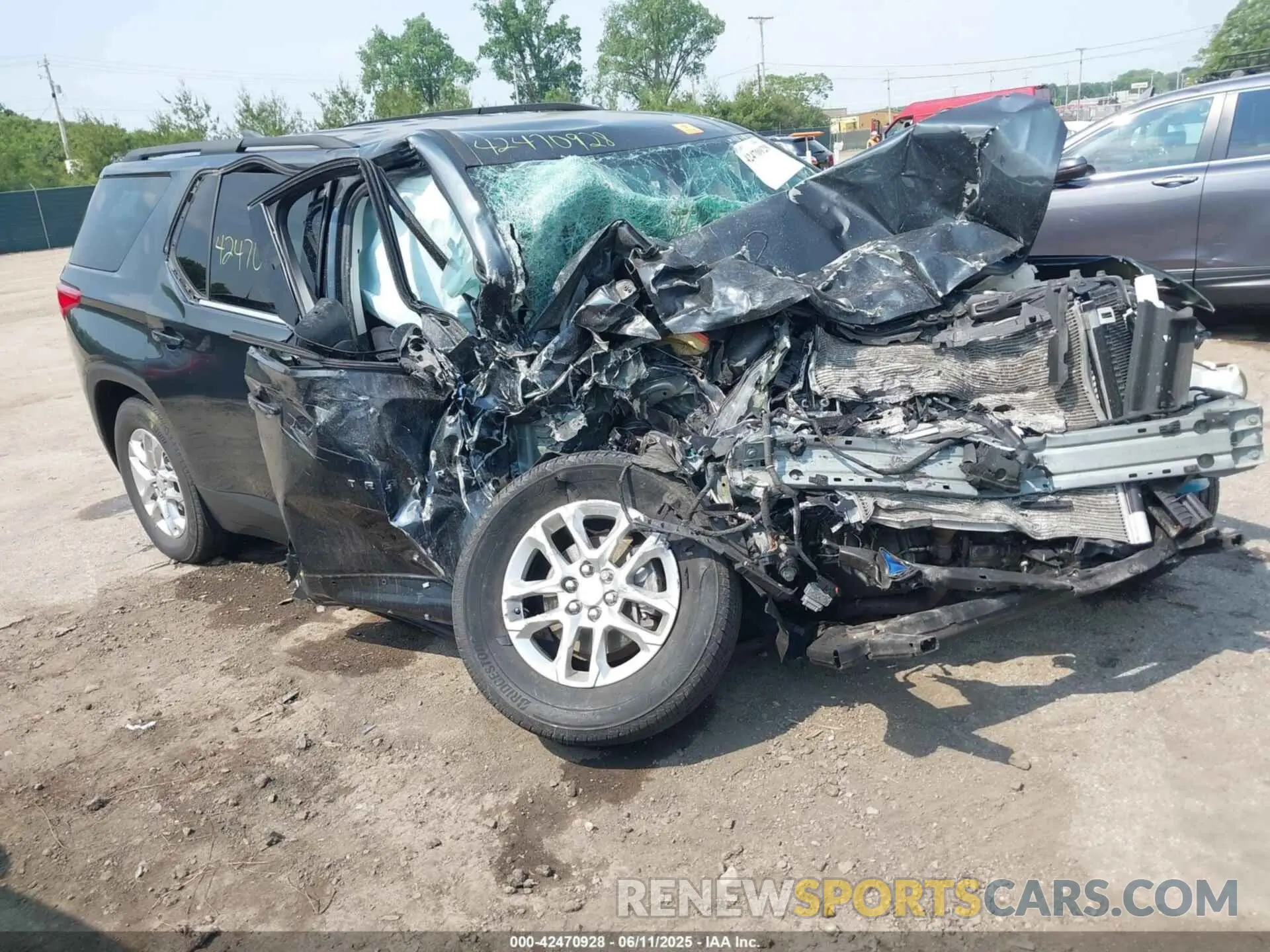 1 Photograph of a damaged car 1GNERGKW2LJ239951 CHEVROLET TRAVERSE 2020