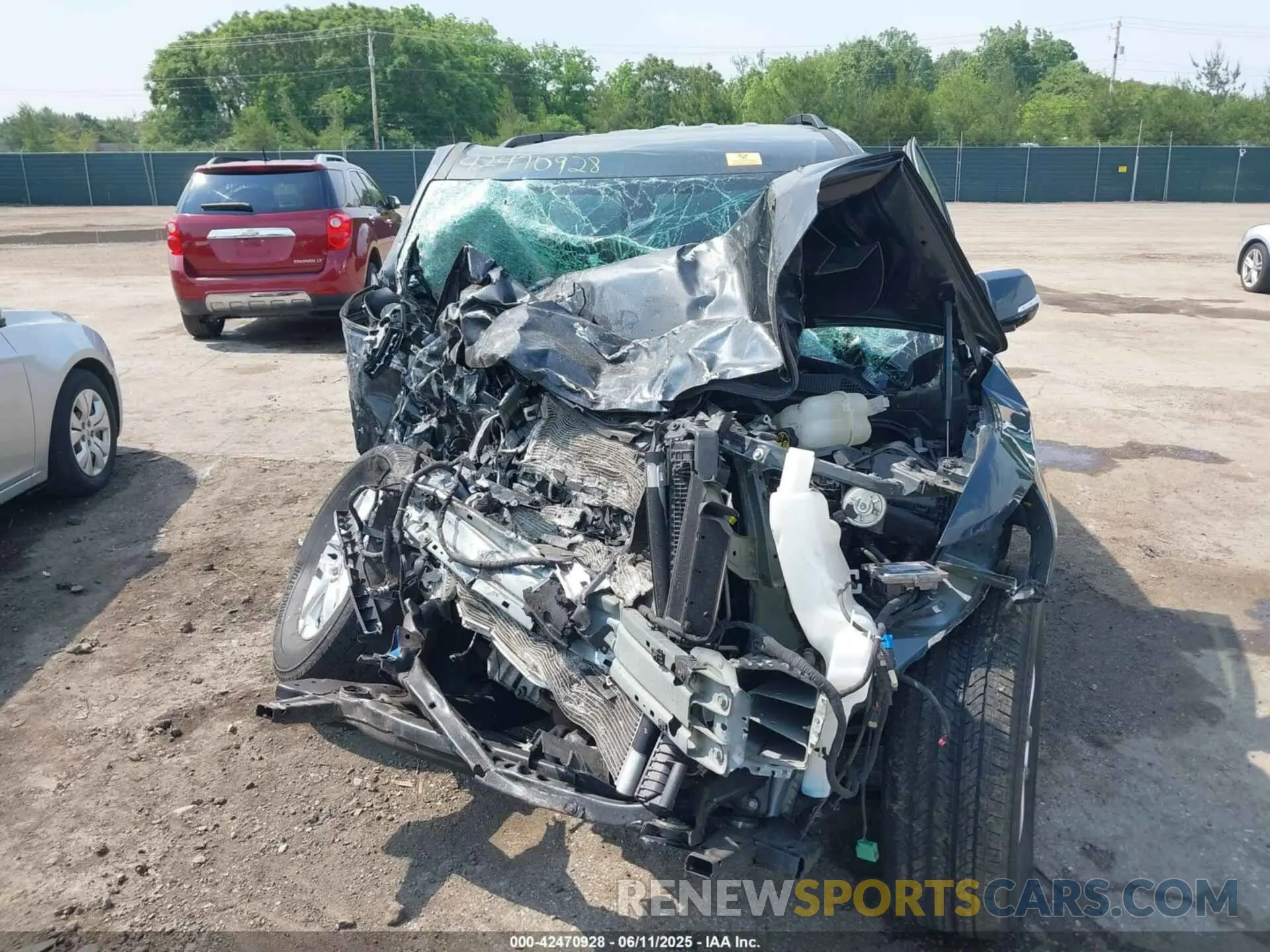 12 Photograph of a damaged car 1GNERGKW2LJ239951 CHEVROLET TRAVERSE 2020