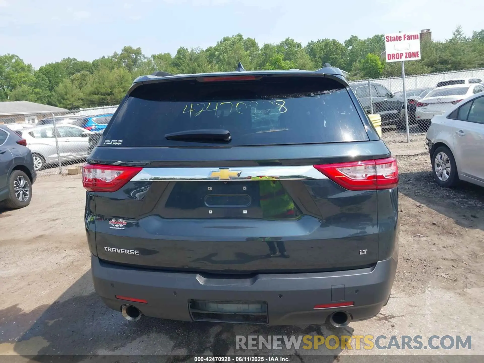 16 Photograph of a damaged car 1GNERGKW2LJ239951 CHEVROLET TRAVERSE 2020