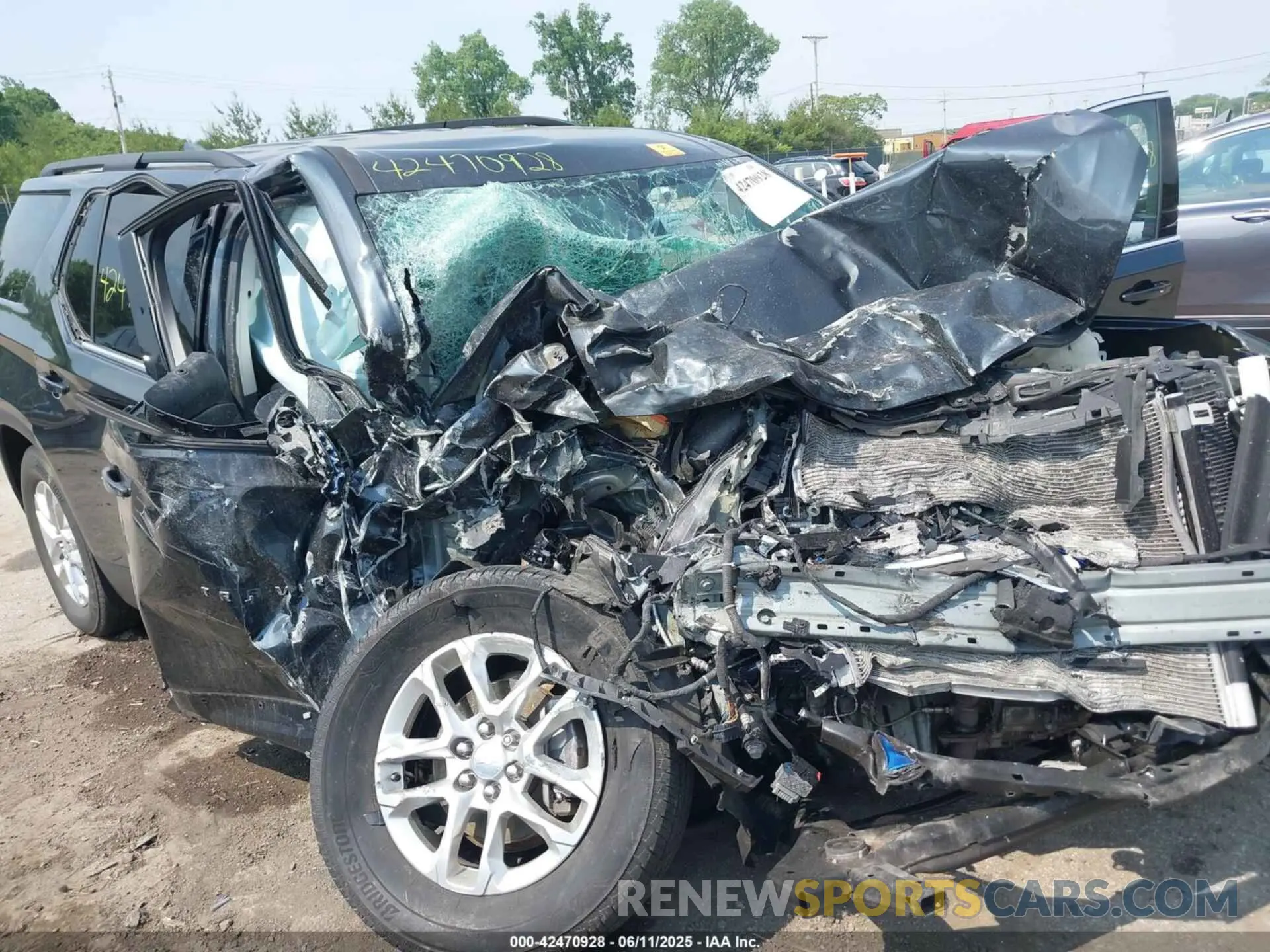 6 Photograph of a damaged car 1GNERGKW2LJ239951 CHEVROLET TRAVERSE 2020