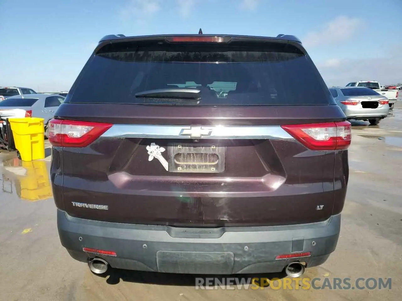 6 Photograph of a damaged car 1GNERGKW2LJ253946 CHEVROLET TRAVERSE 2020