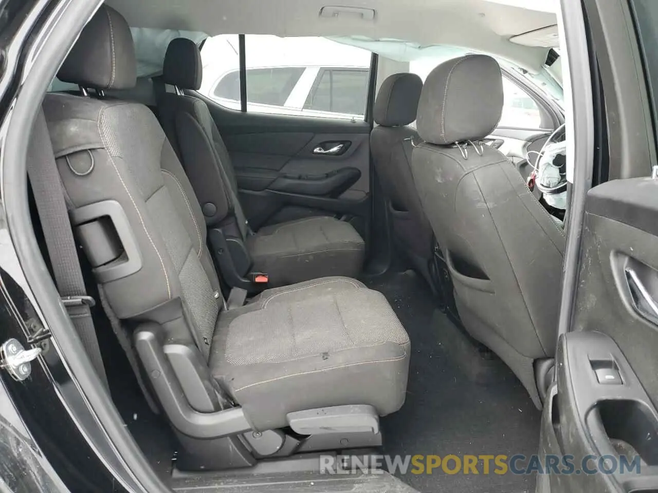11 Photograph of a damaged car 1GNERGKW2LJ321677 CHEVROLET TRAVERSE 2020