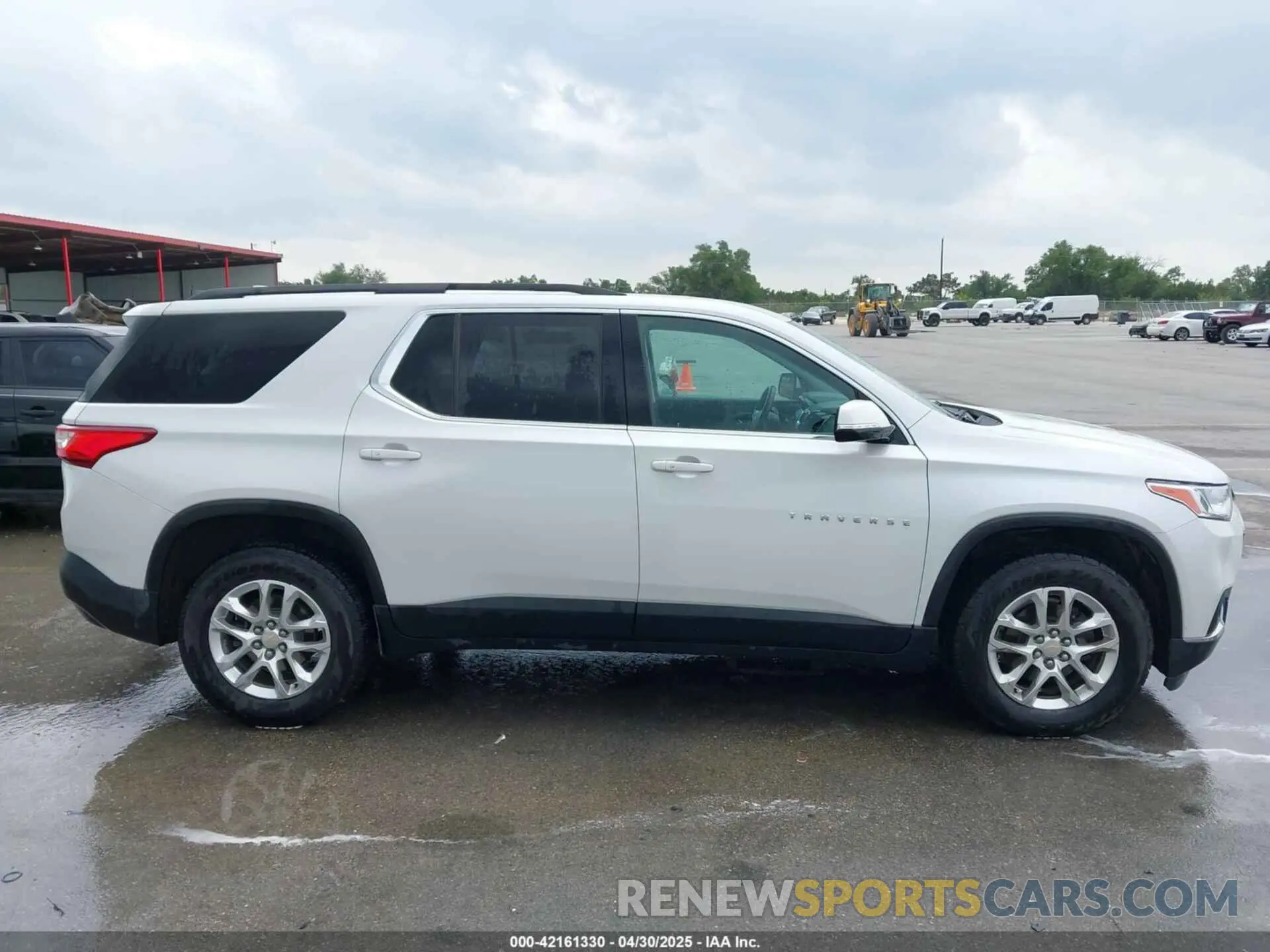 13 Photograph of a damaged car 1GNERGKW3LJ127398 CHEVROLET TRAVERSE 2020