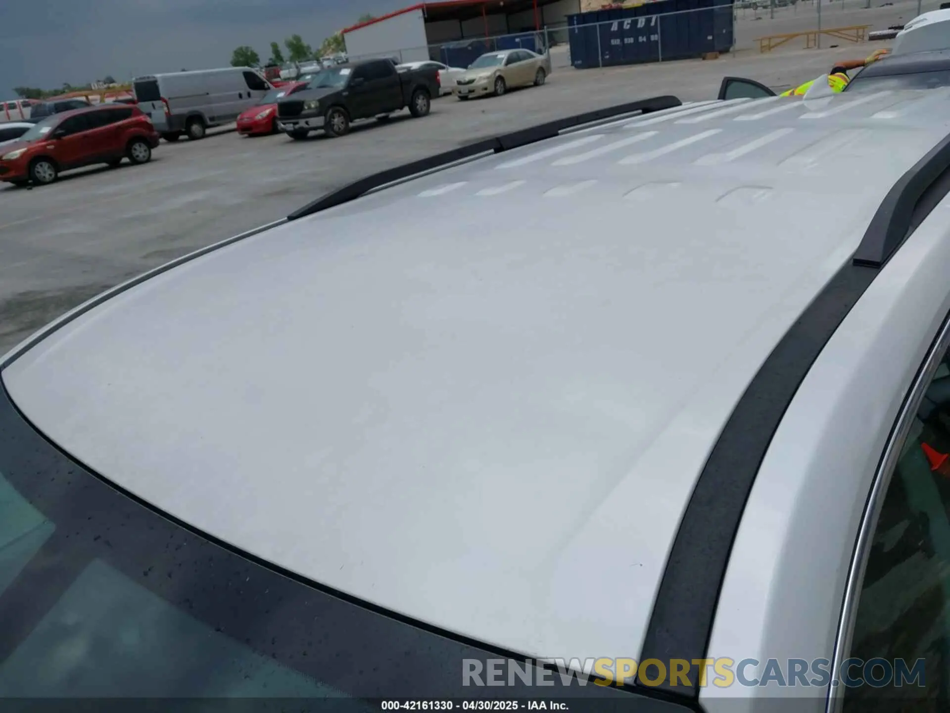 17 Photograph of a damaged car 1GNERGKW3LJ127398 CHEVROLET TRAVERSE 2020