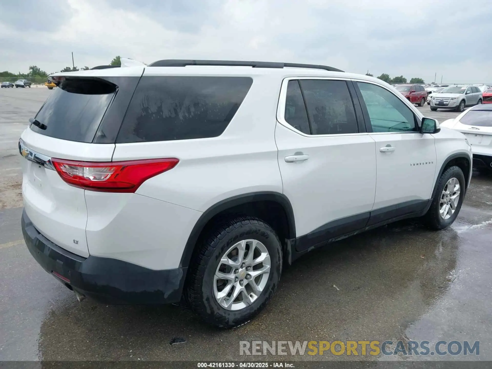 4 Photograph of a damaged car 1GNERGKW3LJ127398 CHEVROLET TRAVERSE 2020
