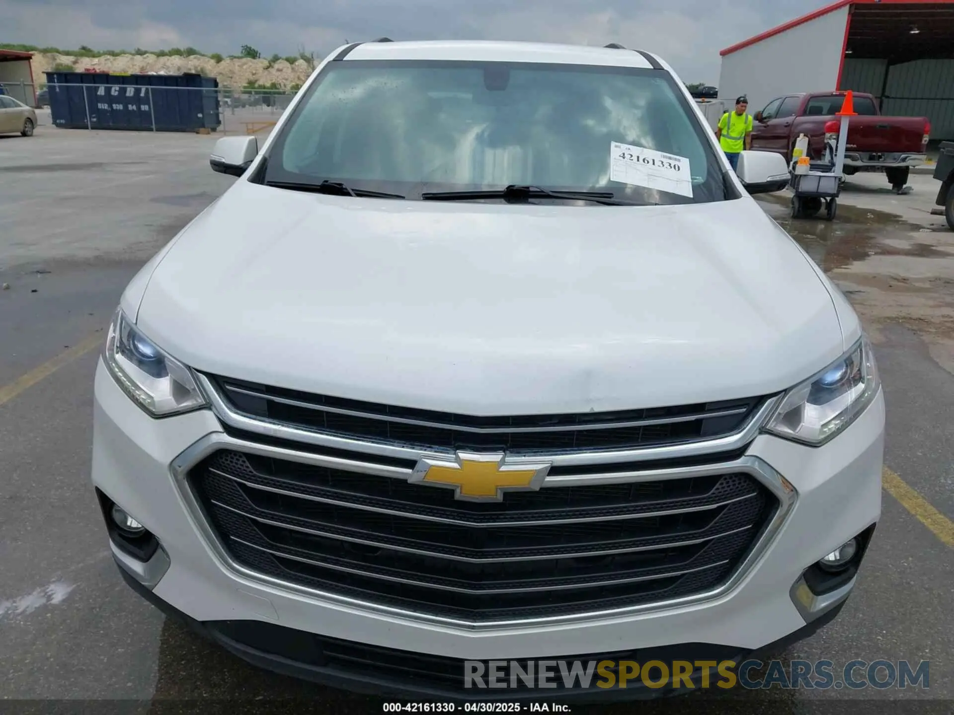 6 Photograph of a damaged car 1GNERGKW3LJ127398 CHEVROLET TRAVERSE 2020