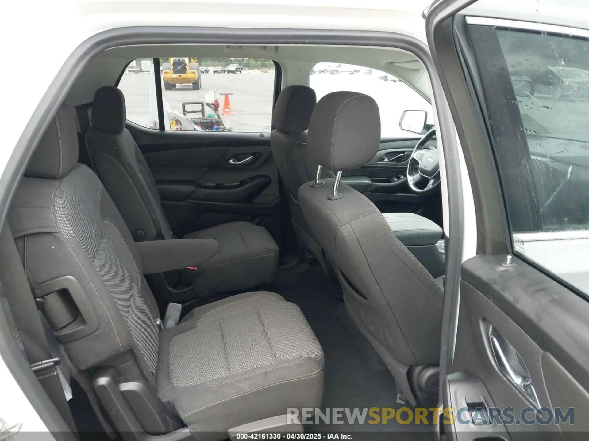 8 Photograph of a damaged car 1GNERGKW3LJ127398 CHEVROLET TRAVERSE 2020