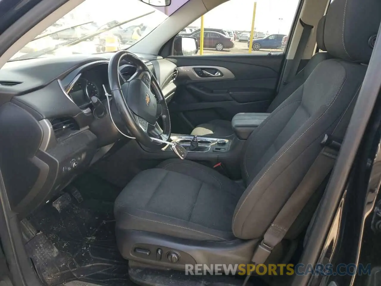 7 Photograph of a damaged car 1GNERGKW3LJ158327 CHEVROLET TRAVERSE 2020