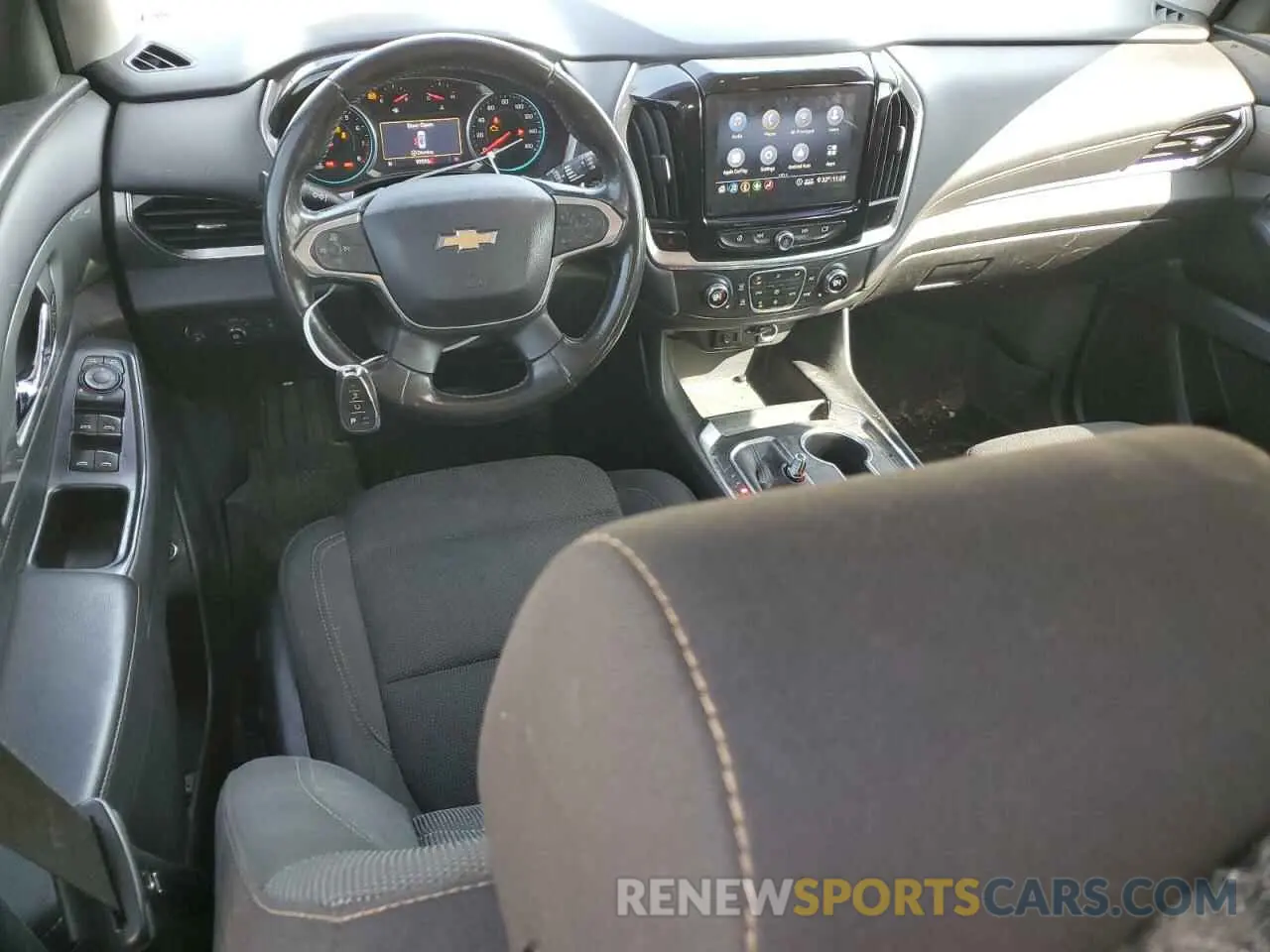 8 Photograph of a damaged car 1GNERGKW3LJ158327 CHEVROLET TRAVERSE 2020