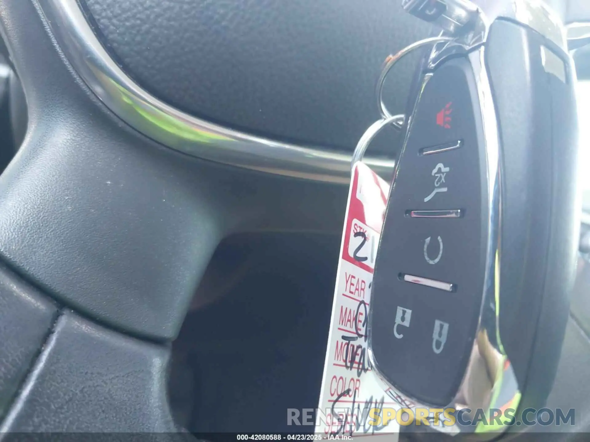 11 Photograph of a damaged car 1GNERGKW3LJ177069 CHEVROLET TRAVERSE 2020