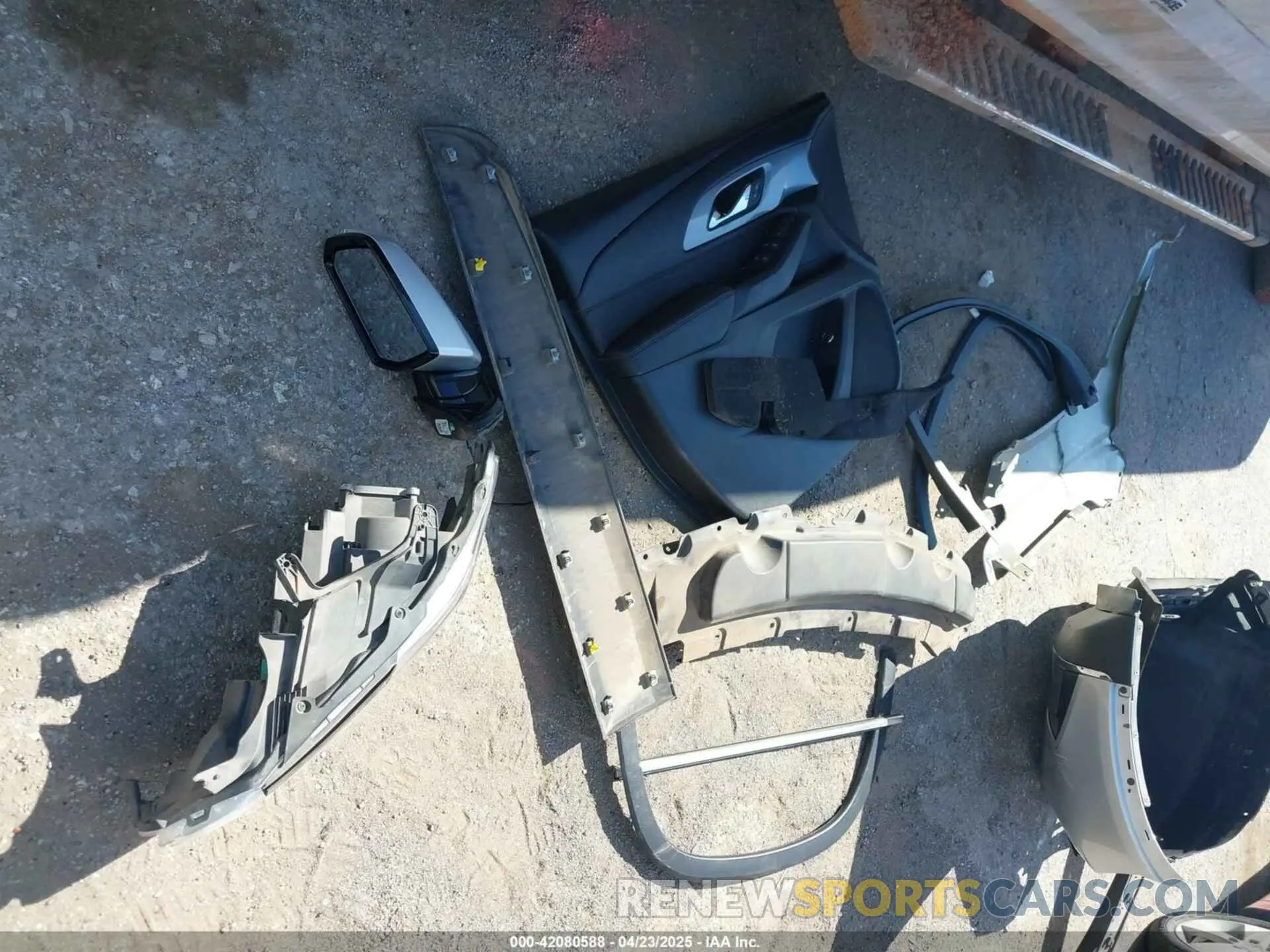 12 Photograph of a damaged car 1GNERGKW3LJ177069 CHEVROLET TRAVERSE 2020