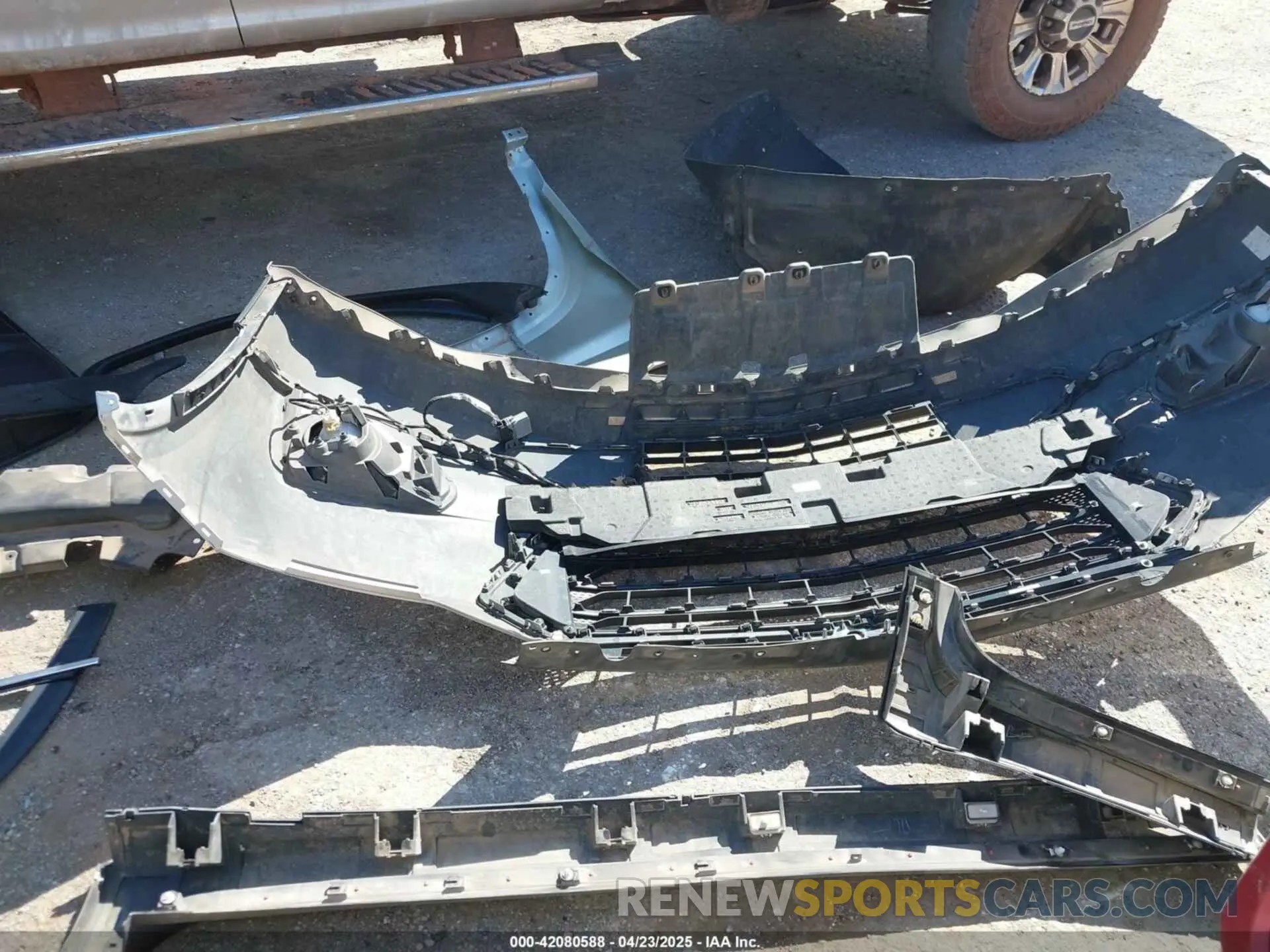 18 Photograph of a damaged car 1GNERGKW3LJ177069 CHEVROLET TRAVERSE 2020