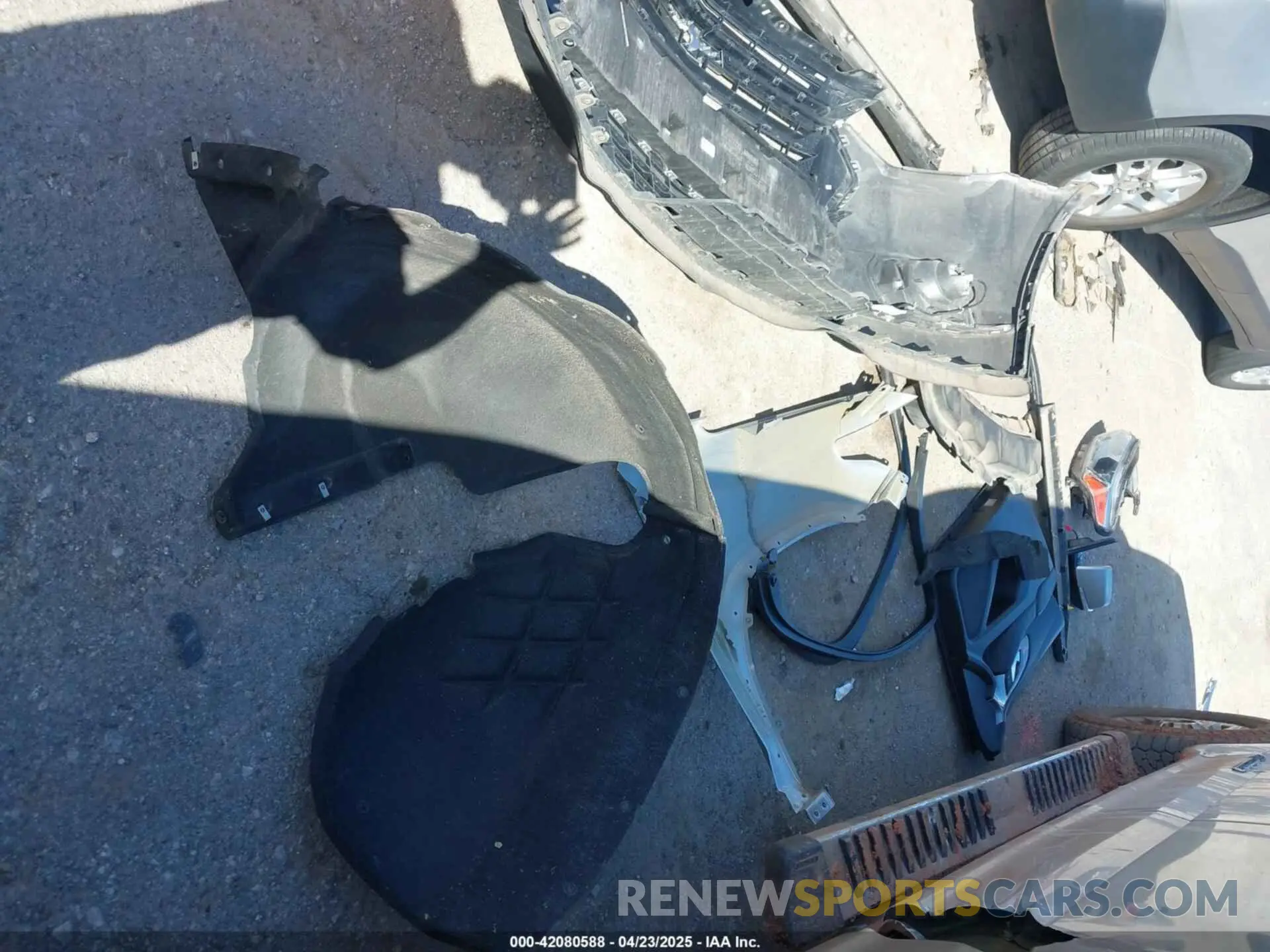 19 Photograph of a damaged car 1GNERGKW3LJ177069 CHEVROLET TRAVERSE 2020