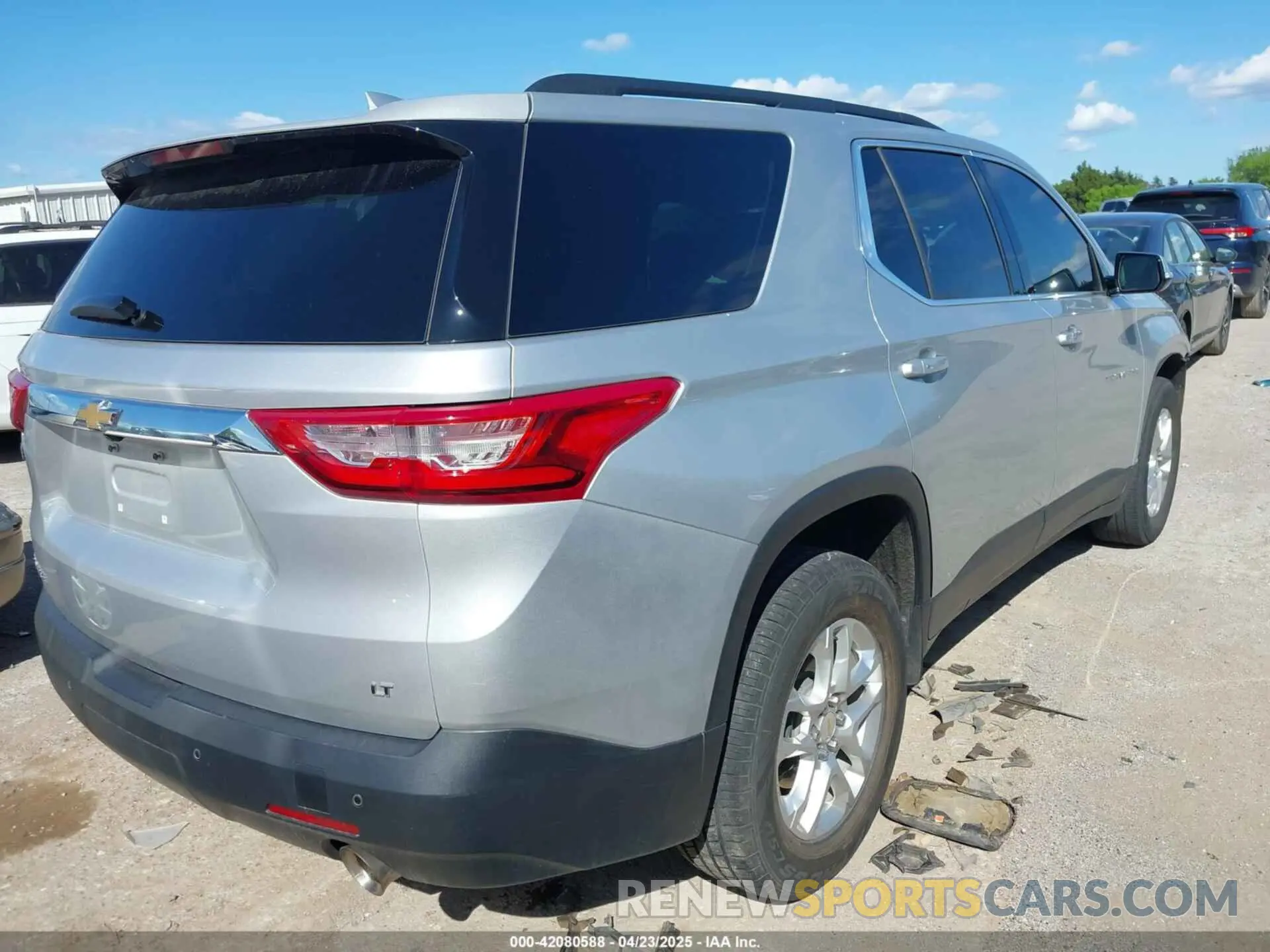 4 Photograph of a damaged car 1GNERGKW3LJ177069 CHEVROLET TRAVERSE 2020