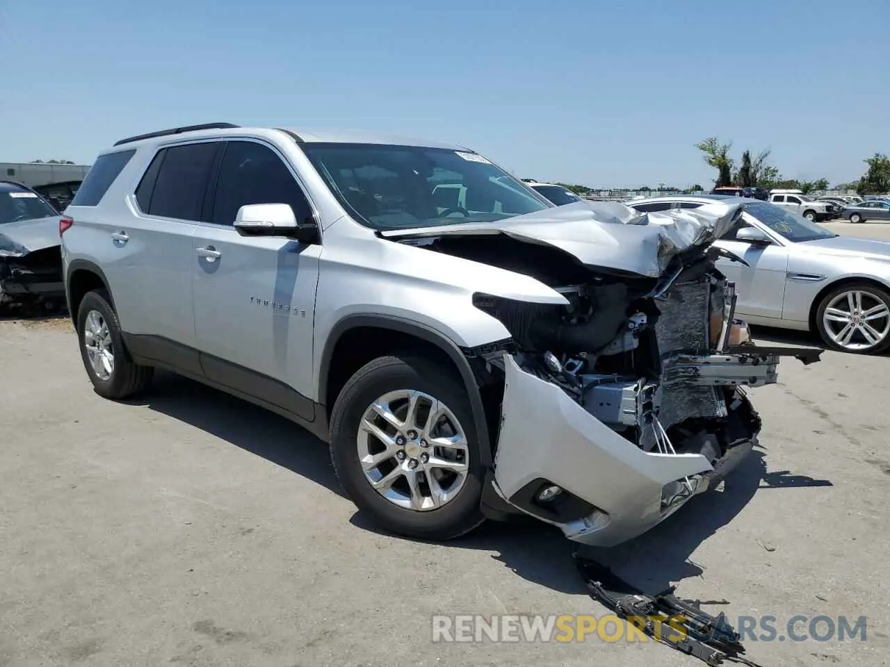 4 Photograph of a damaged car 1GNERGKW3LJ199542 CHEVROLET TRAVERSE 2020