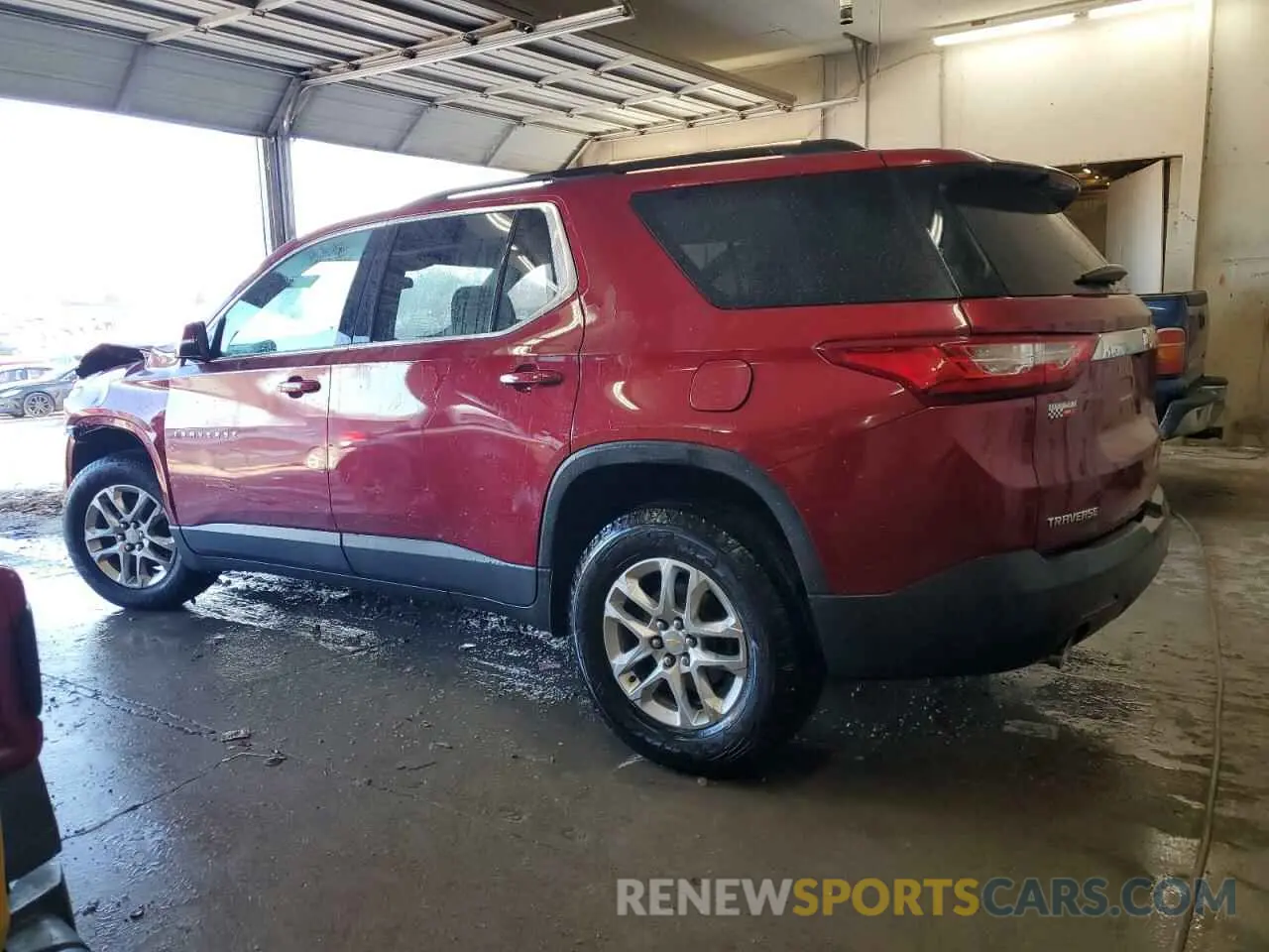 2 Photograph of a damaged car 1GNERGKW3LJ243667 CHEVROLET TRAVERSE 2020