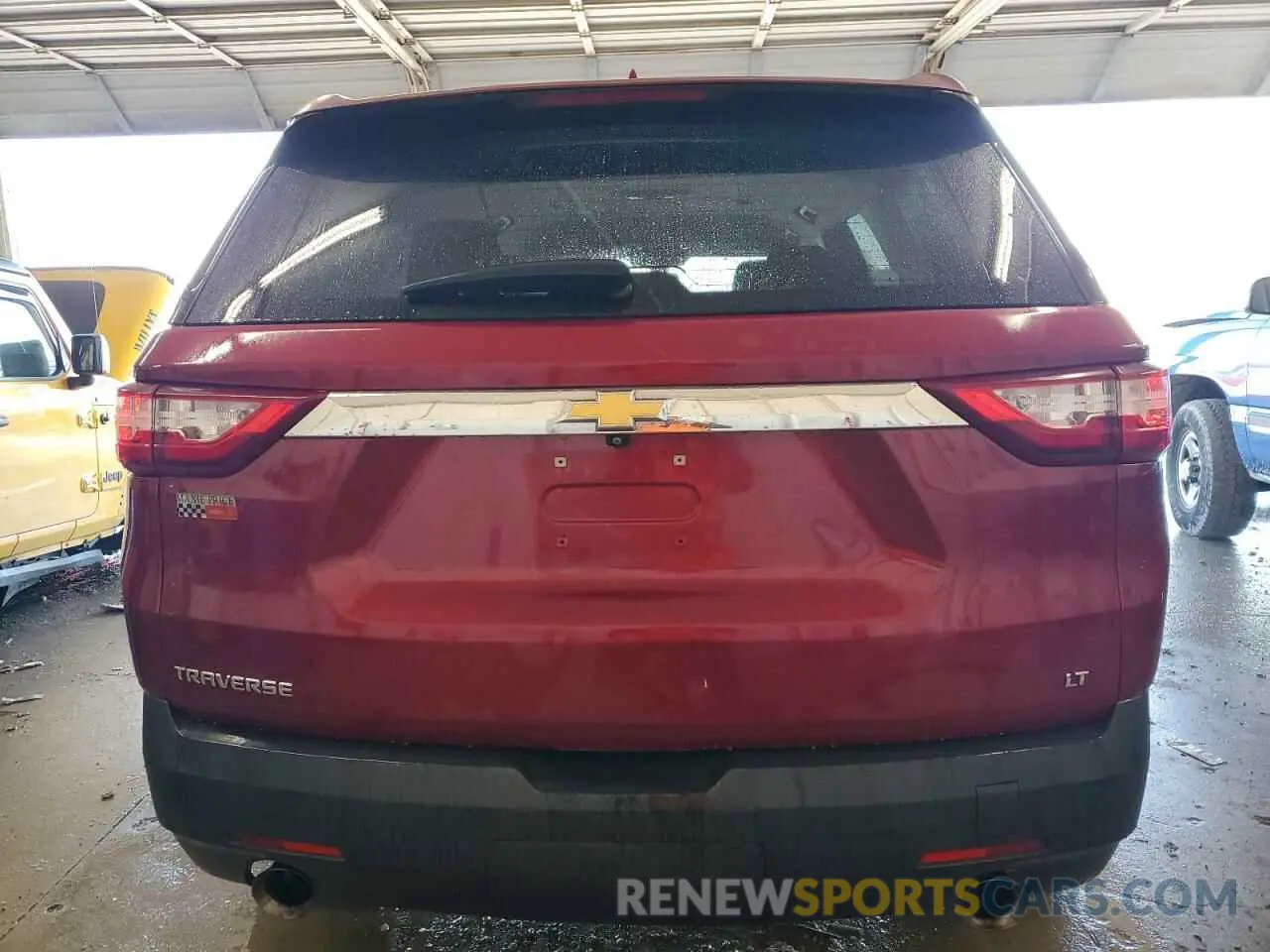 6 Photograph of a damaged car 1GNERGKW3LJ243667 CHEVROLET TRAVERSE 2020