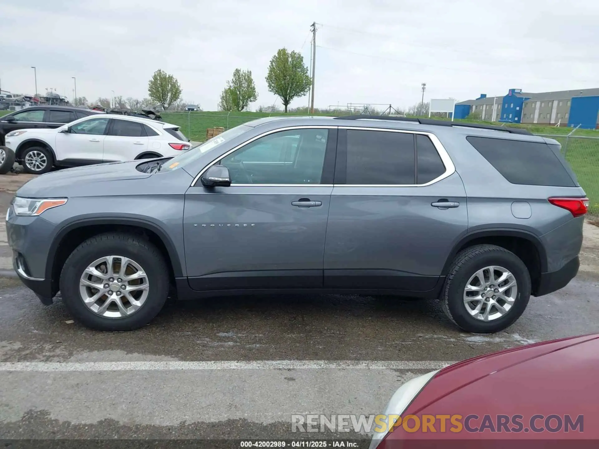 13 Photograph of a damaged car 1GNERGKW3LJ249792 CHEVROLET TRAVERSE 2020