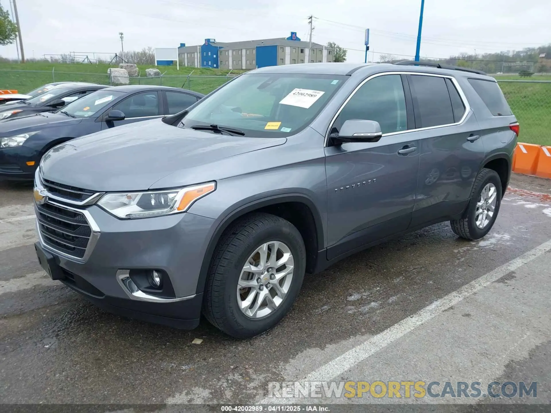 2 Photograph of a damaged car 1GNERGKW3LJ249792 CHEVROLET TRAVERSE 2020