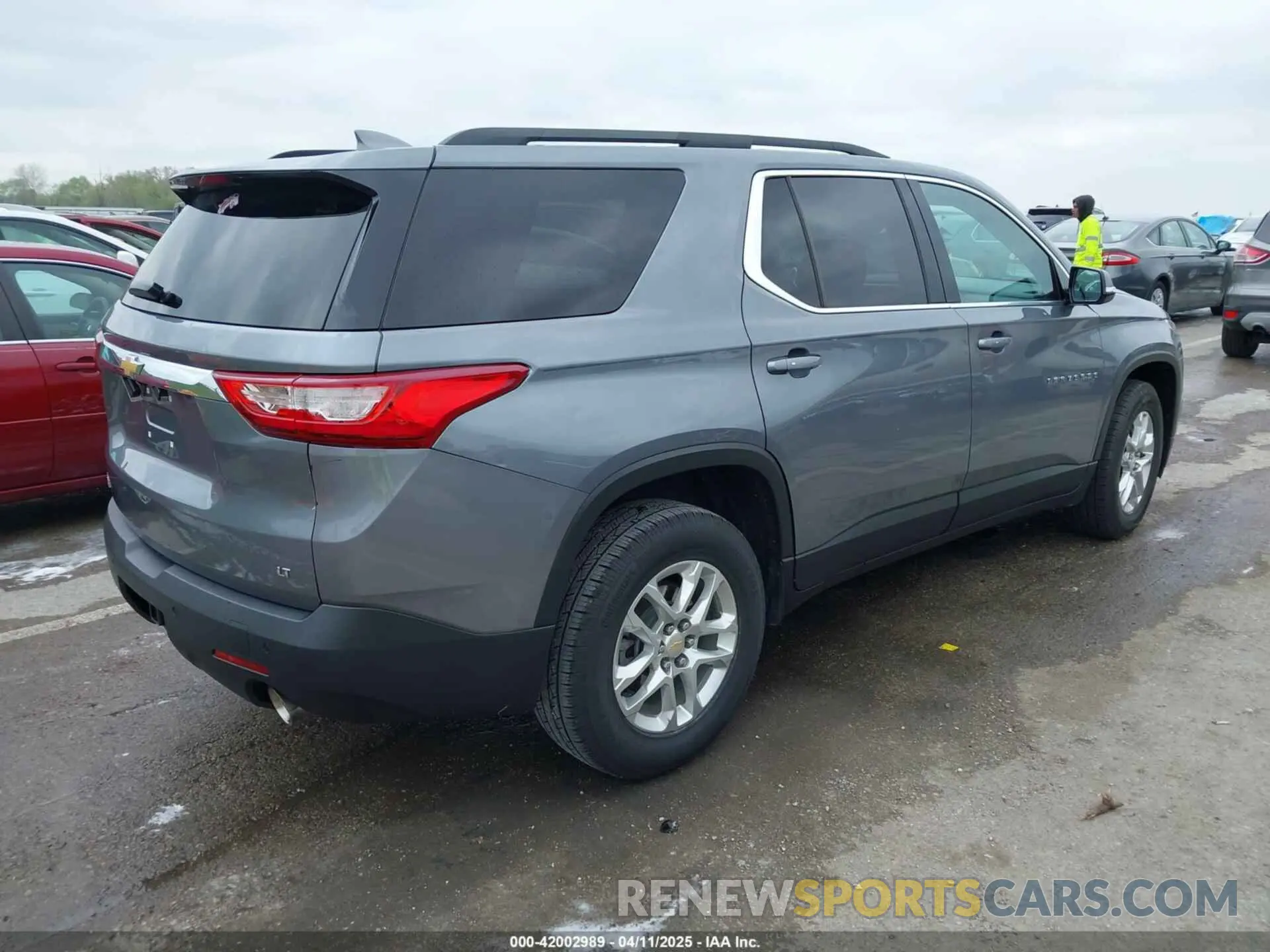 4 Photograph of a damaged car 1GNERGKW3LJ249792 CHEVROLET TRAVERSE 2020