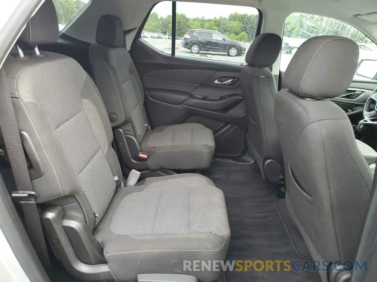 11 Photograph of a damaged car 1GNERGKW4LJ166209 CHEVROLET TRAVERSE 2020