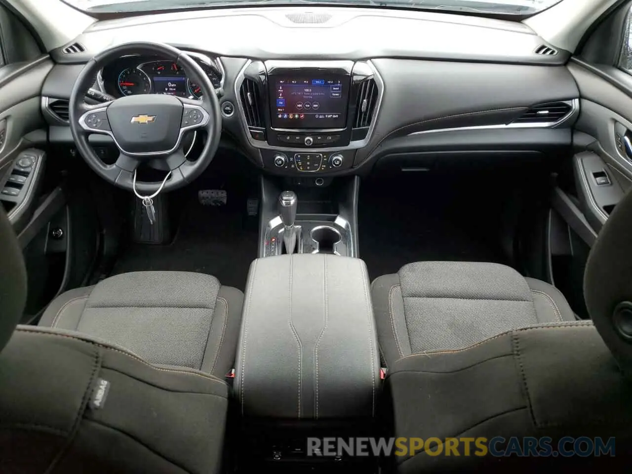 8 Photograph of a damaged car 1GNERGKW4LJ166209 CHEVROLET TRAVERSE 2020